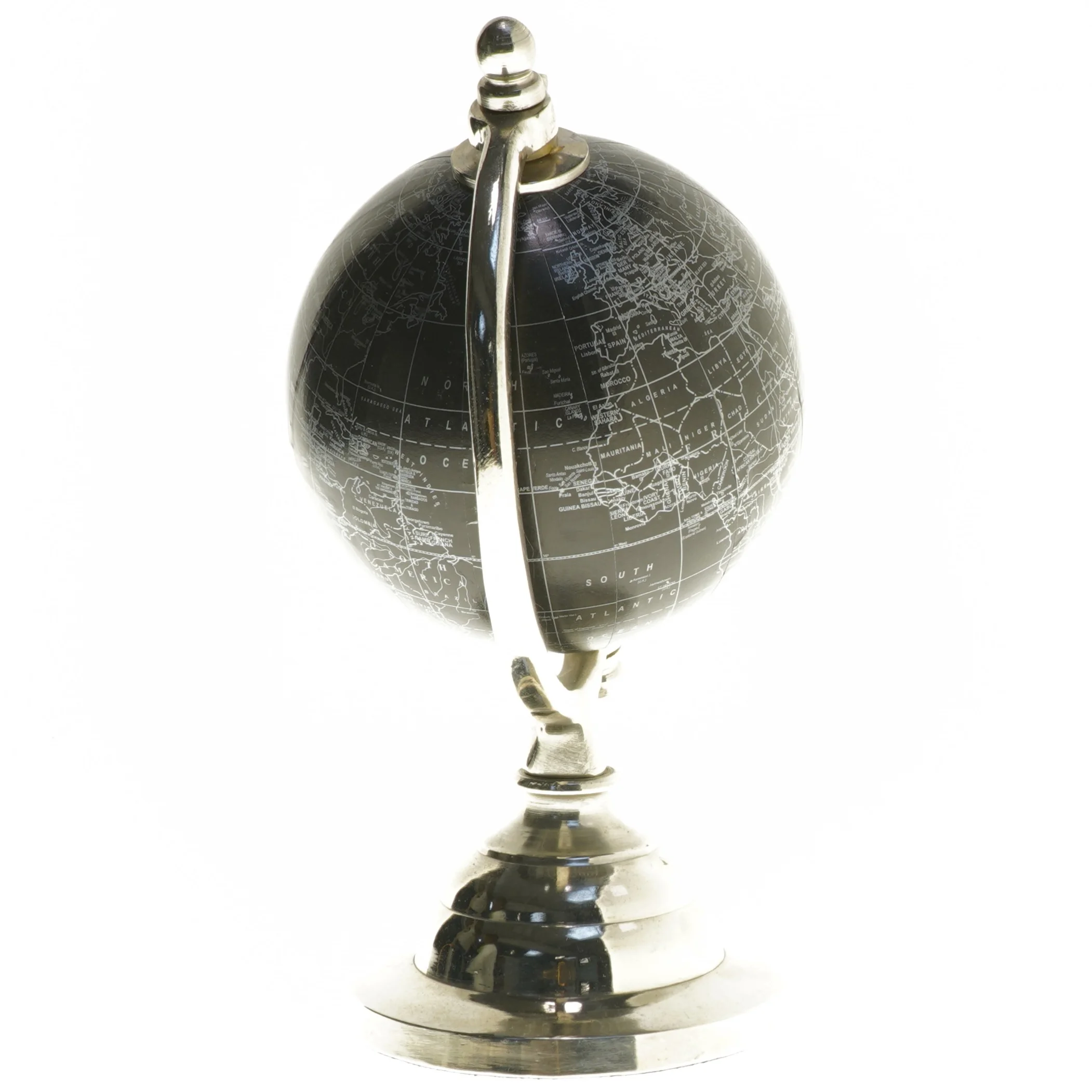 Sort globe med sølvfod (str. 24x11,5 cm)