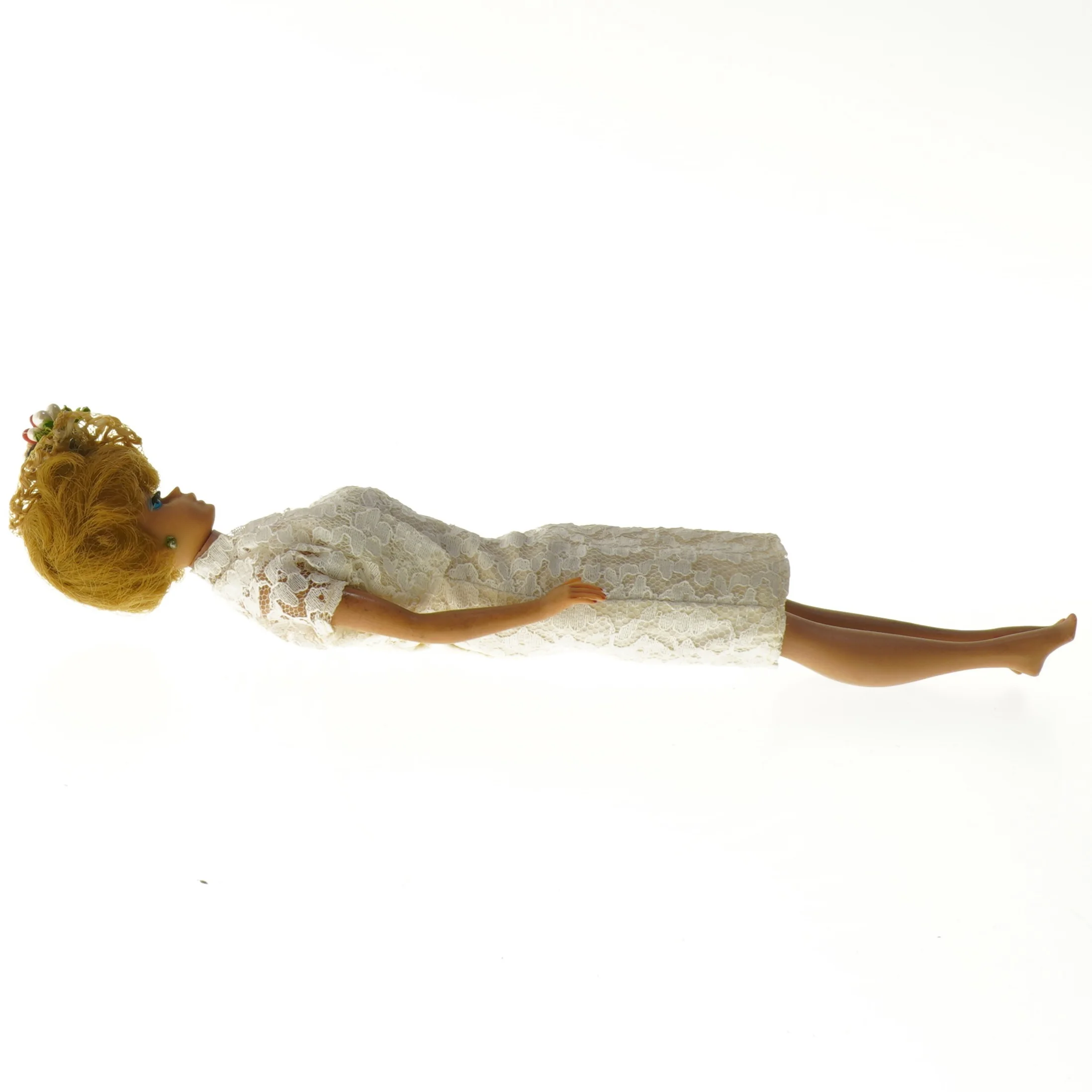 Vintage dukke med blonderkjole (str. 30 cm)