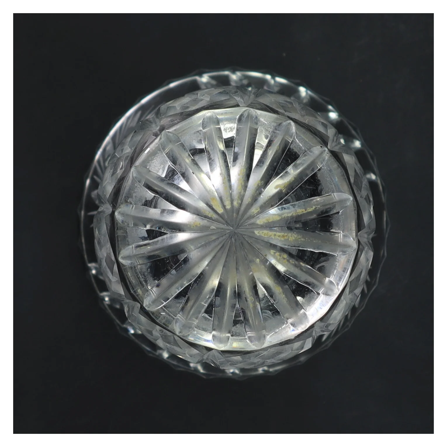 Glasvase med mønster (str. Ø 12 cm længde 21,5 cm)