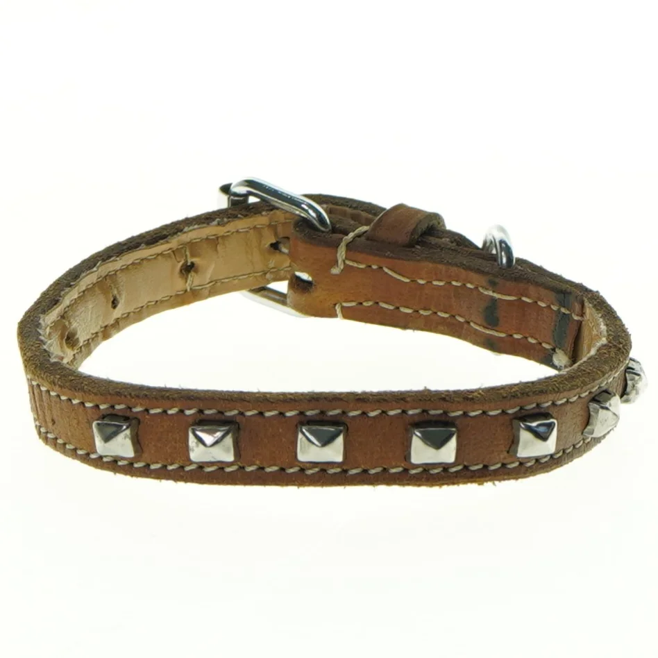 Brugt l&aelig;derhalsb&aring;nd med nitter (str. L&aelig;ngde 64 cm)