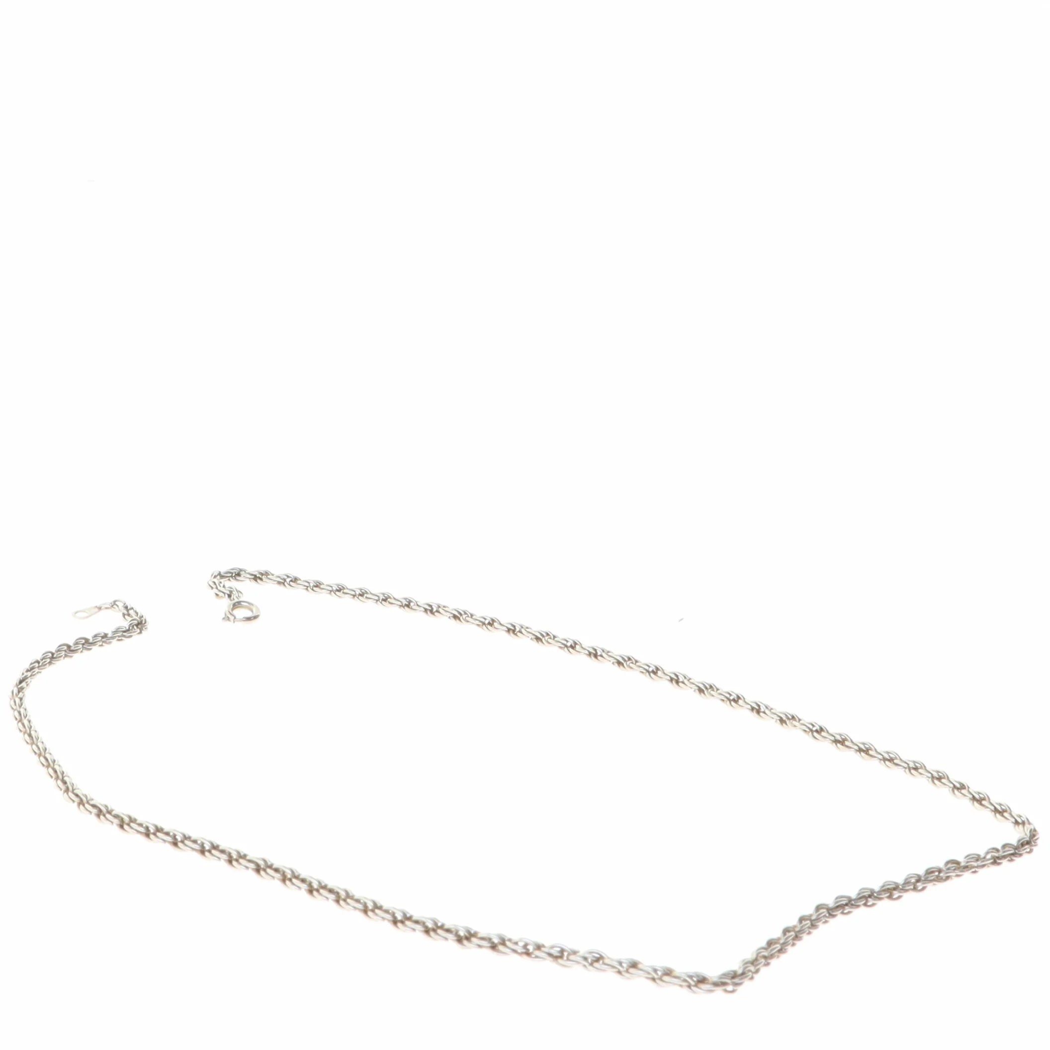 Sølvfarvet halskæde (str. 45 cm)