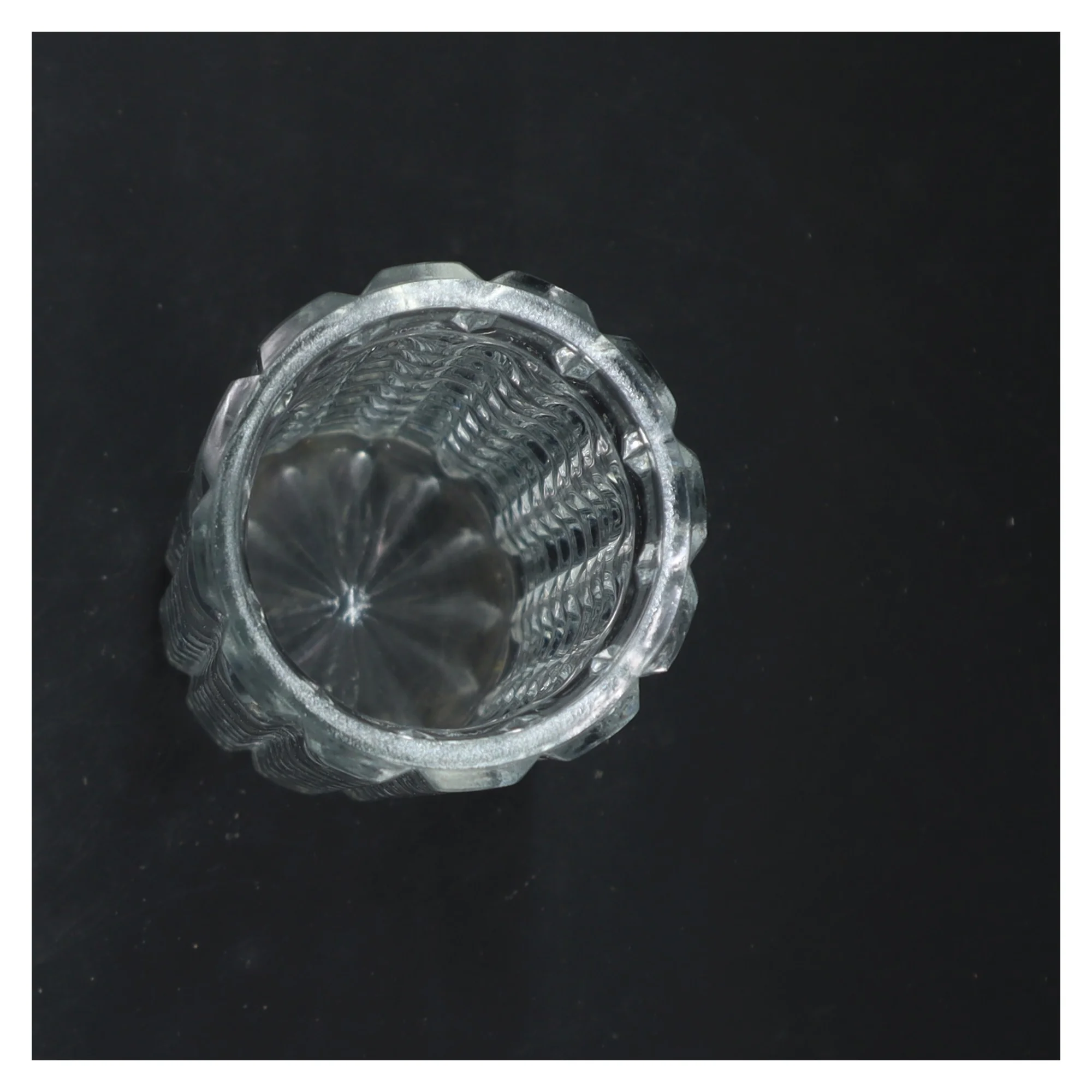 Glasvase med riller (str. 24x8 cm)