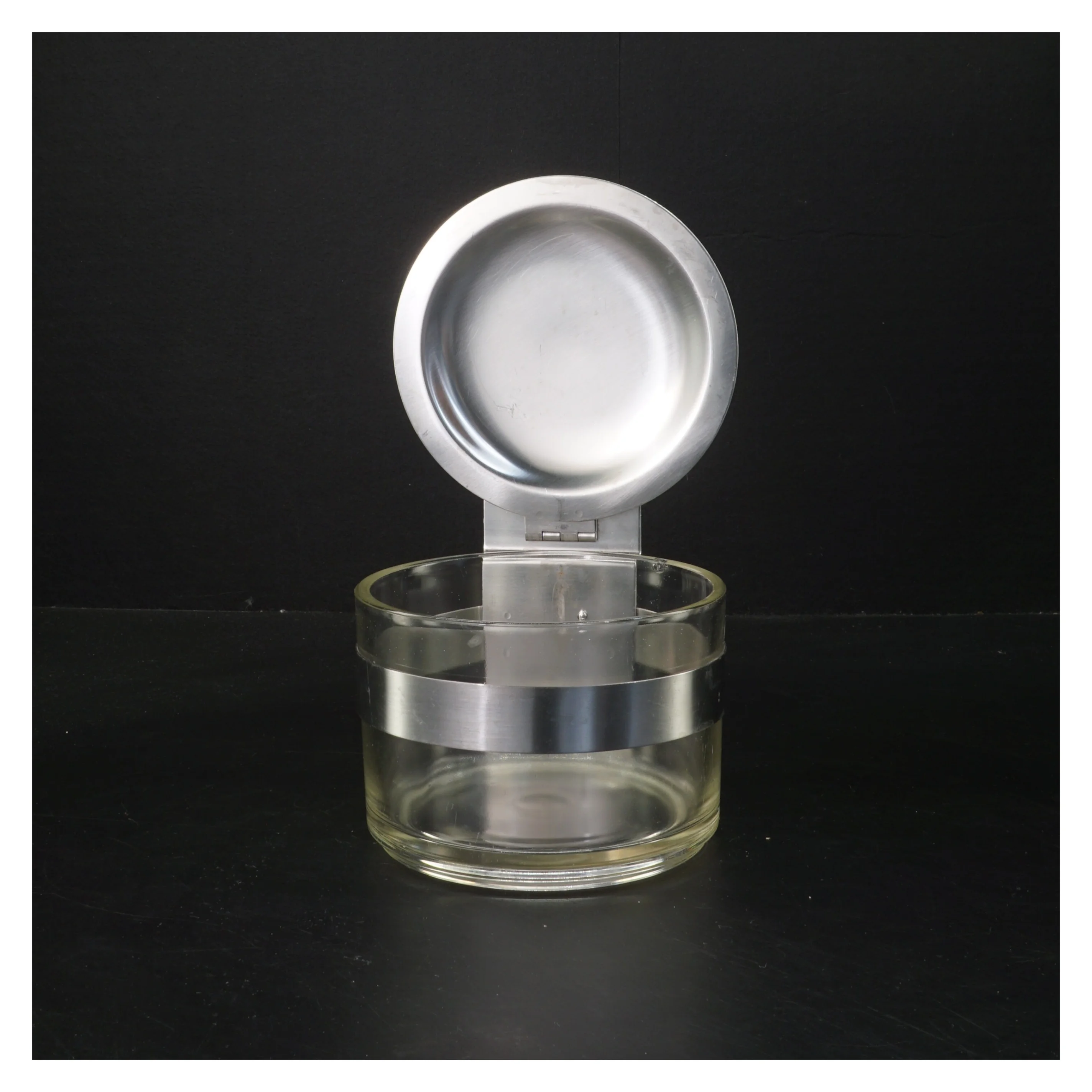 Væghængt opbevaringskrukke (str. Ø 11 cm)