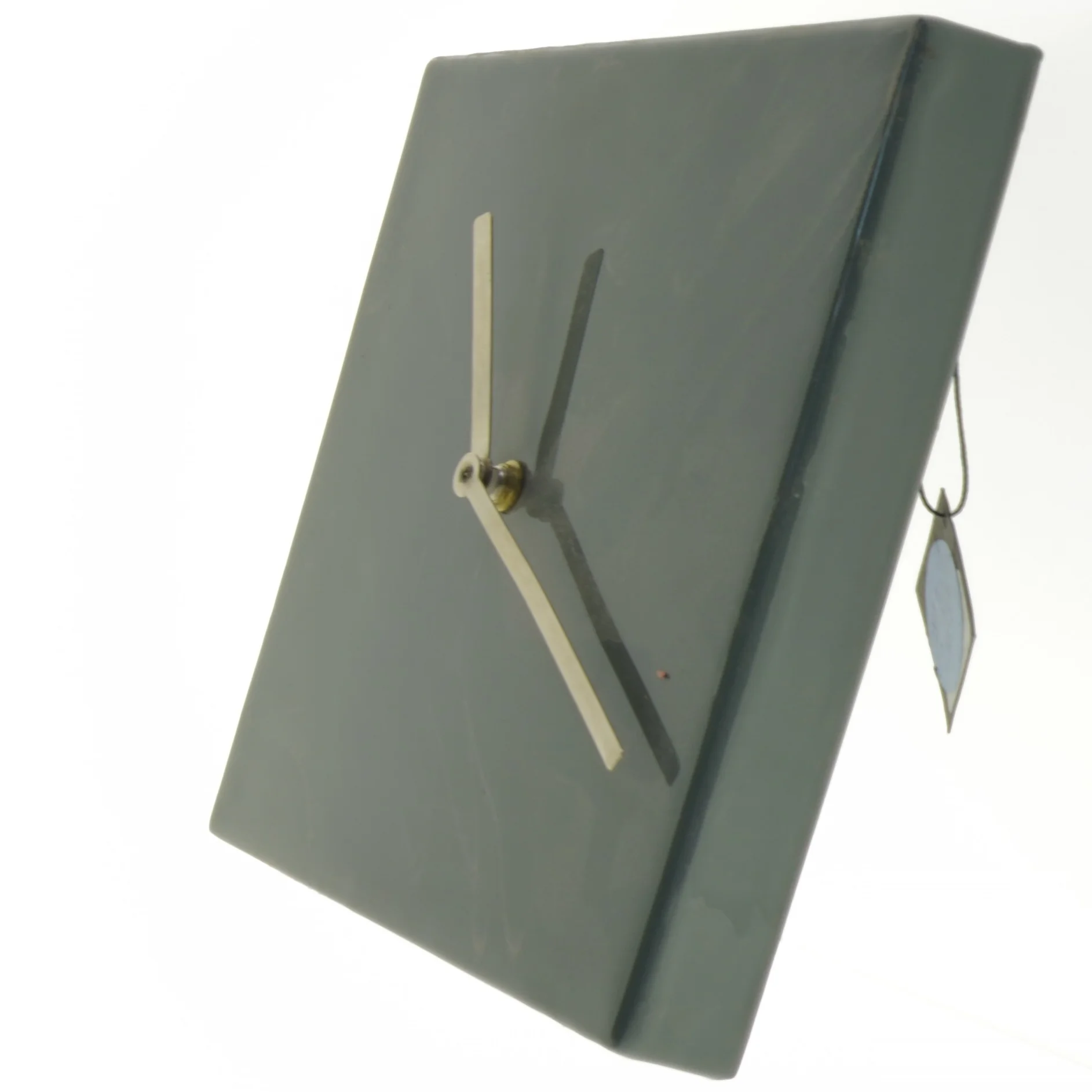 Mørkegråt vægur fra Broste Copenhagen (str. 22 x 22 cm)