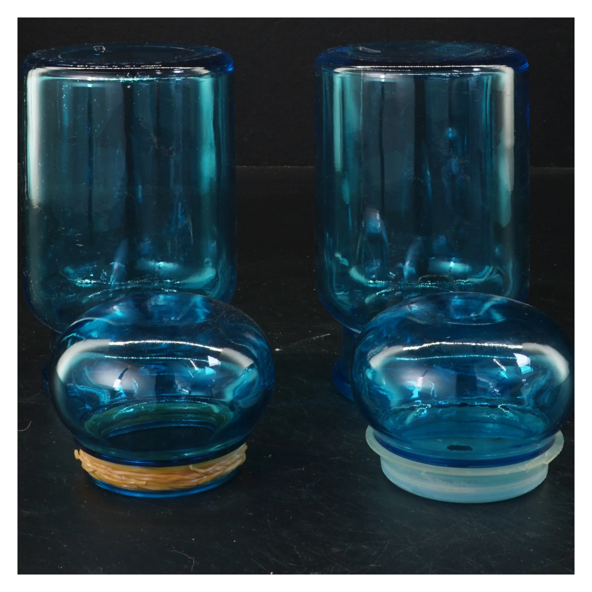 Blå glaskrukker med låg (str. 17,5 cm)