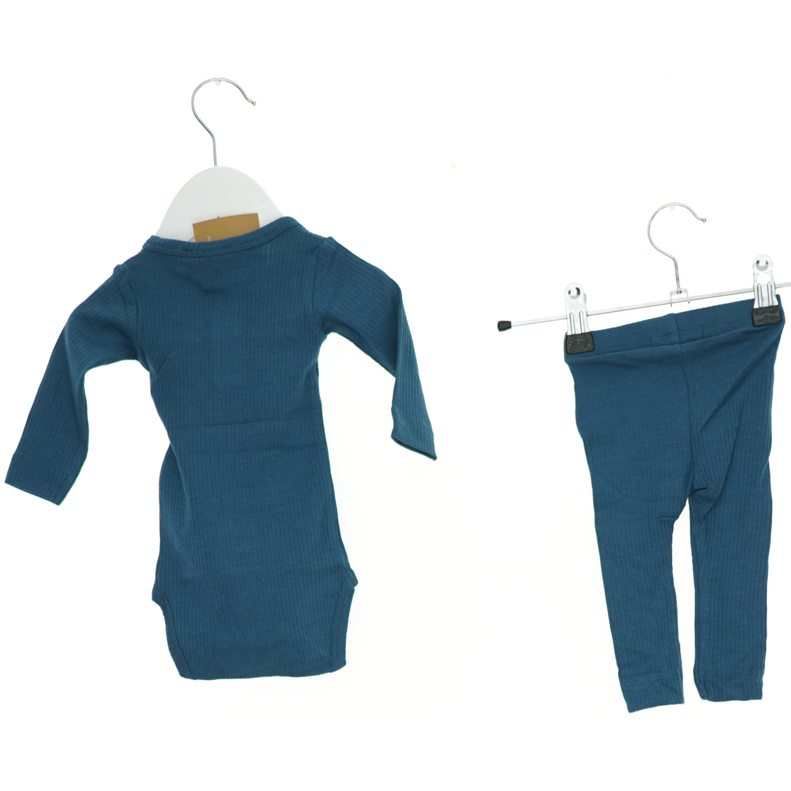 Sæt børnetøj fra Name It (str. 56 cm)