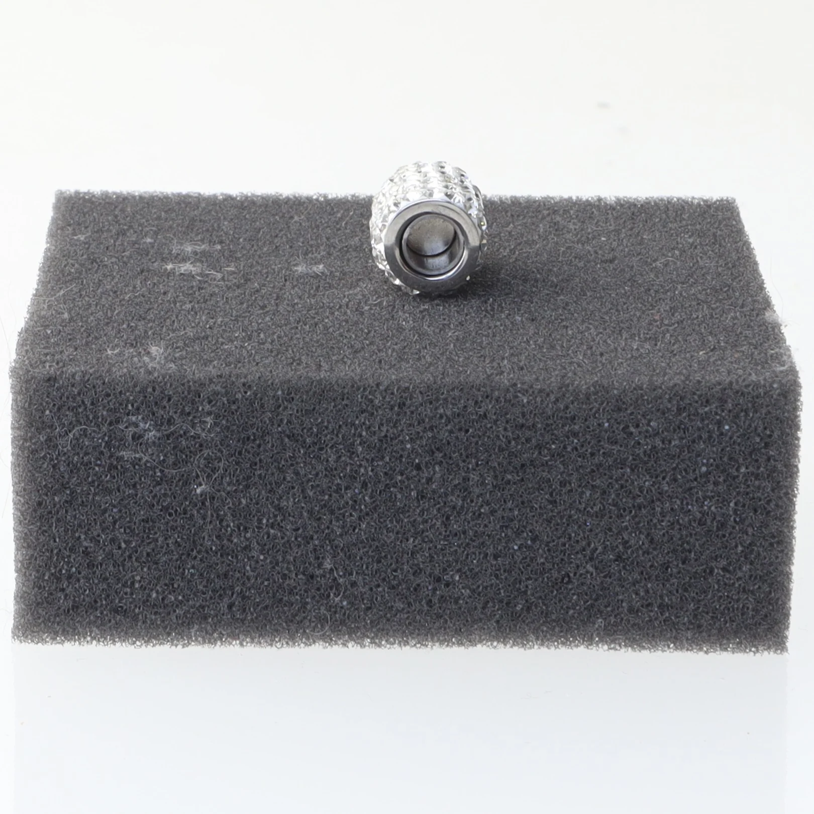 Sølvfarvet glitrende charm perle (str. 1,5 cm)