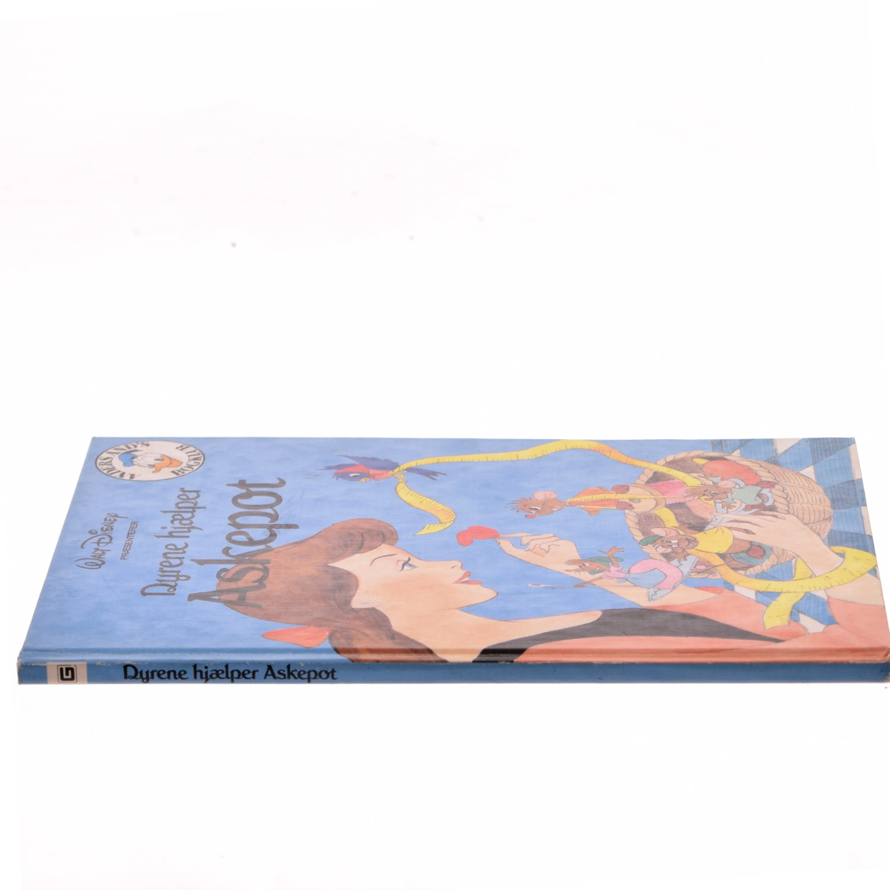 Dyrene hjælper Askepot (Bog)