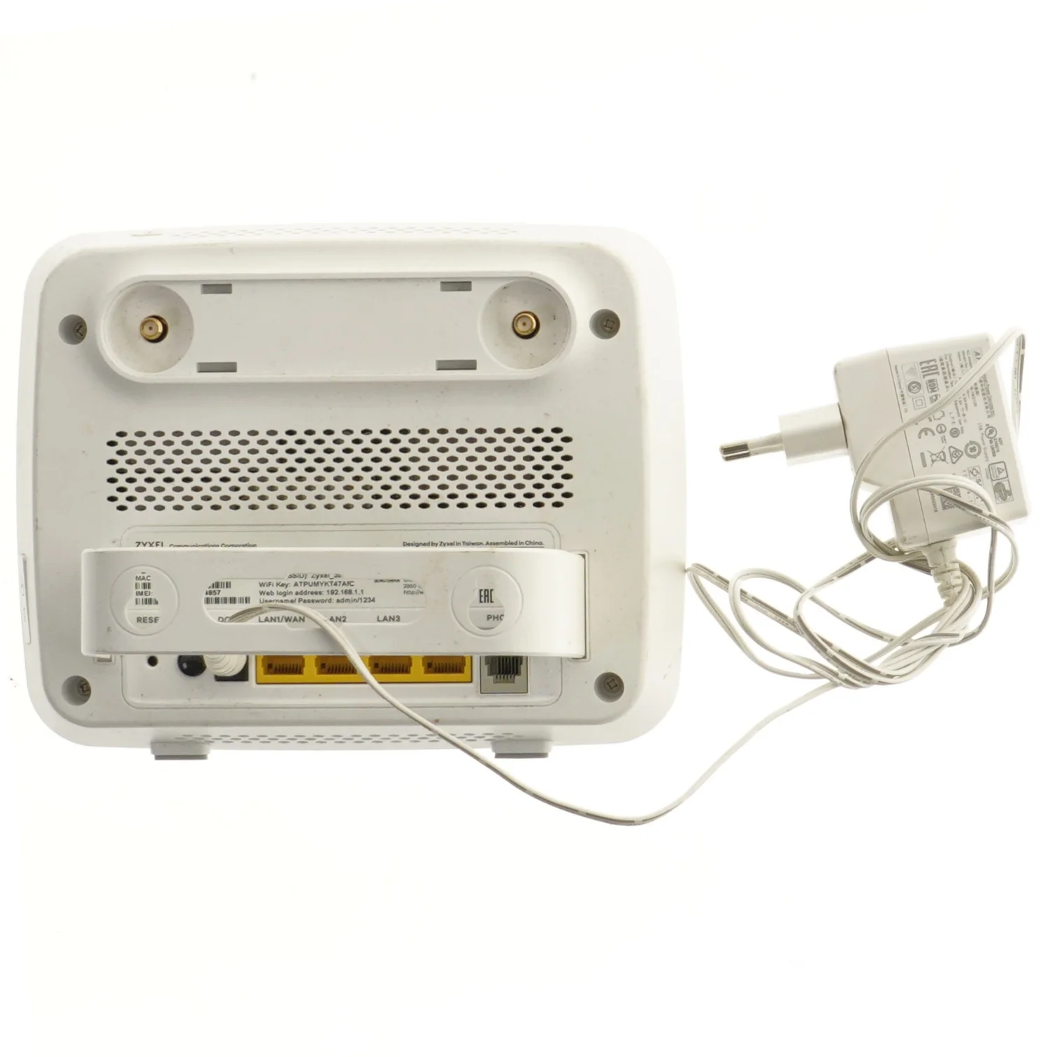 Zyxel router med adapter fra Zyxel (str. 20x15 cm)