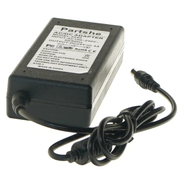 AC/DC adapter fra Partshe (str. 13,5x6 cm)