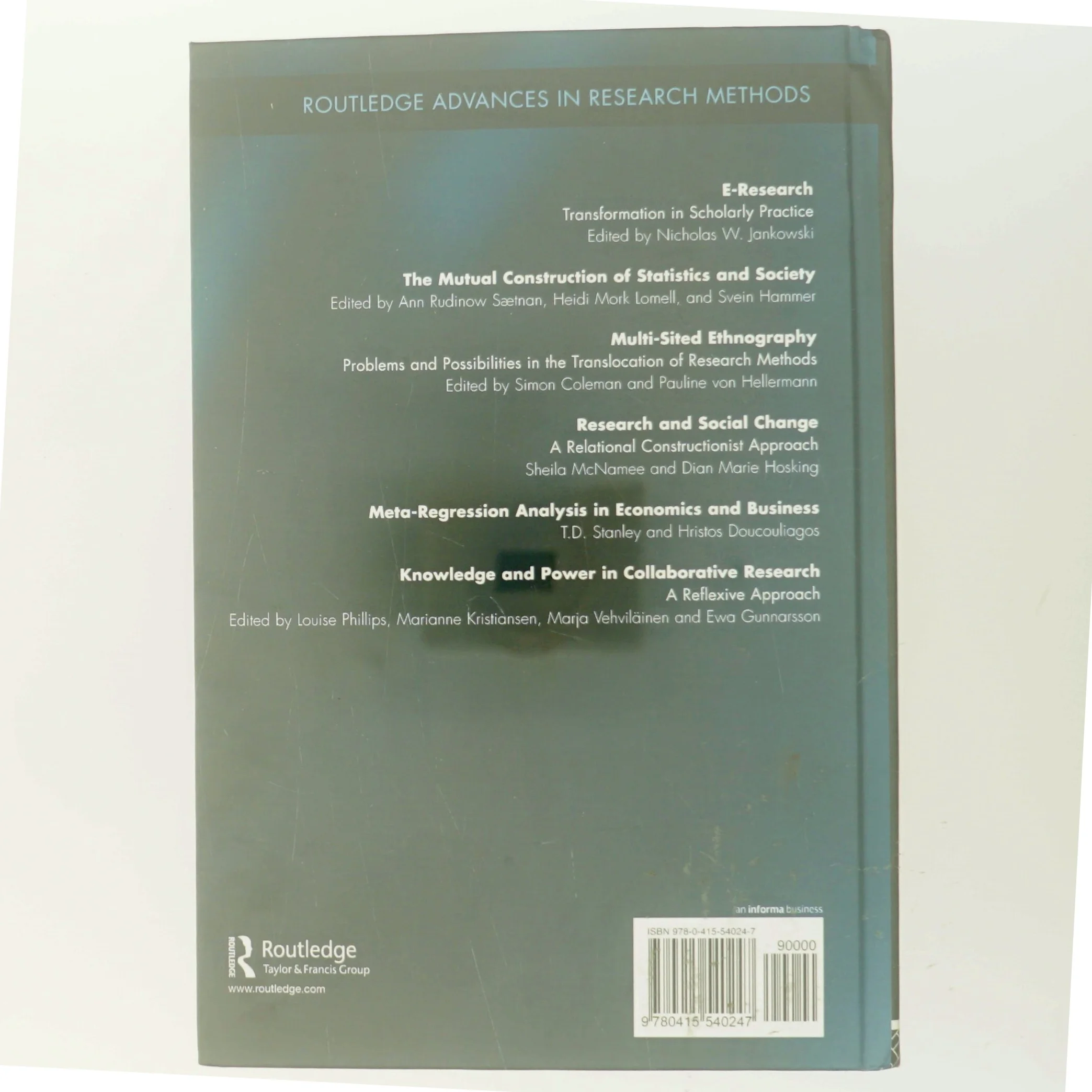 Knowledge and Power in Collaborative Research : A Reflexive Approach (Bog)