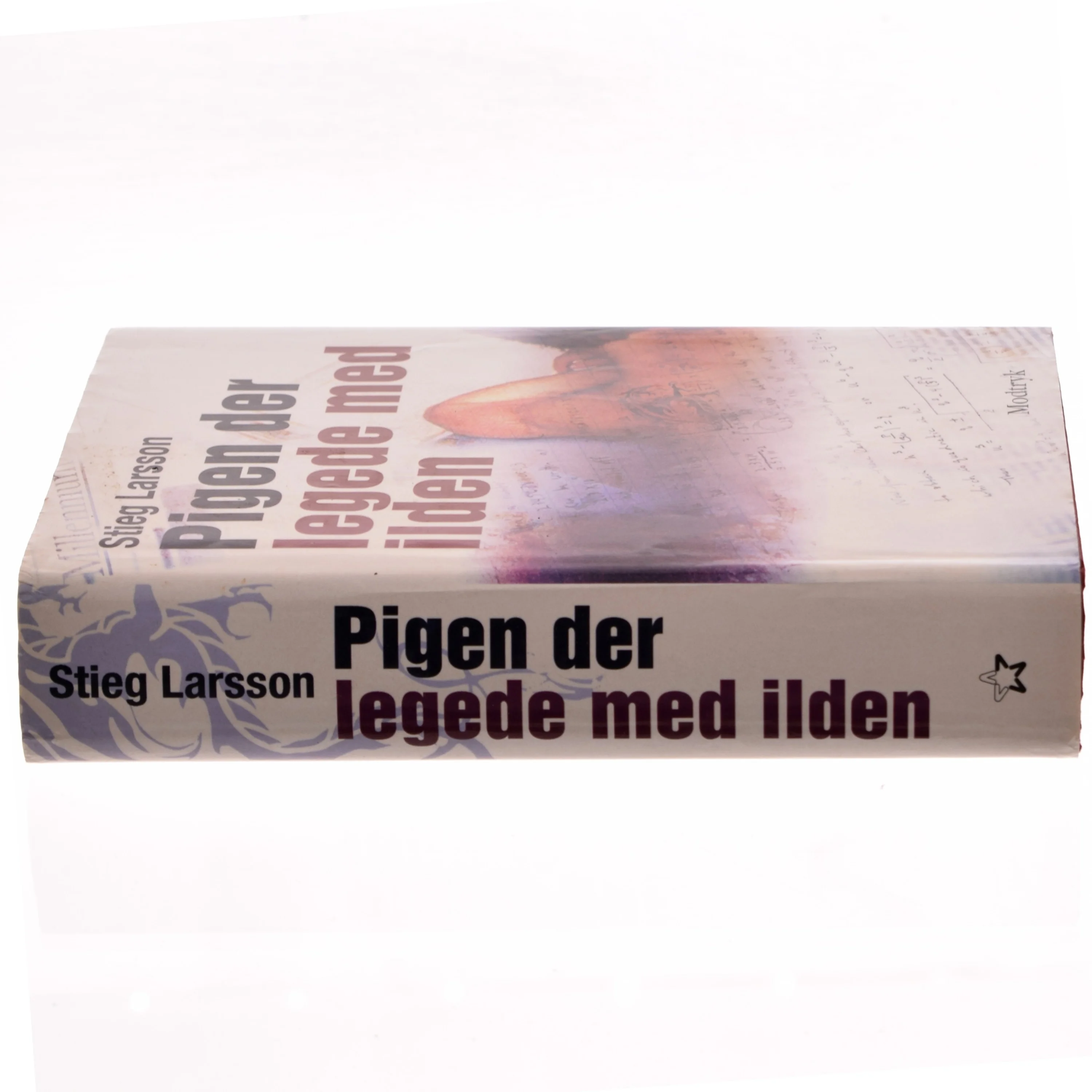 Pigen Der Legede Med Ilden af Larsson, Stieg (Bog)