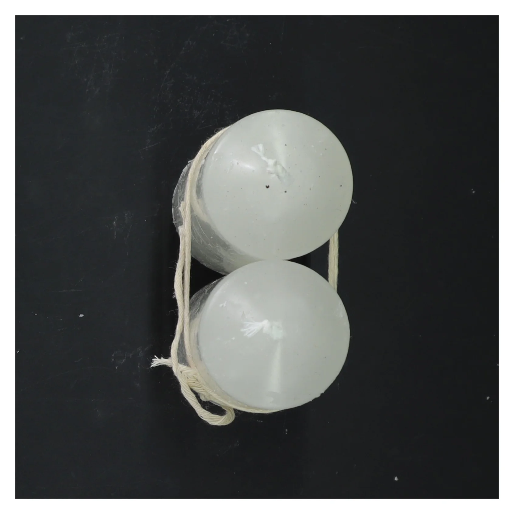 To hvide stearinlys, 15 cm (str. 15 cm)