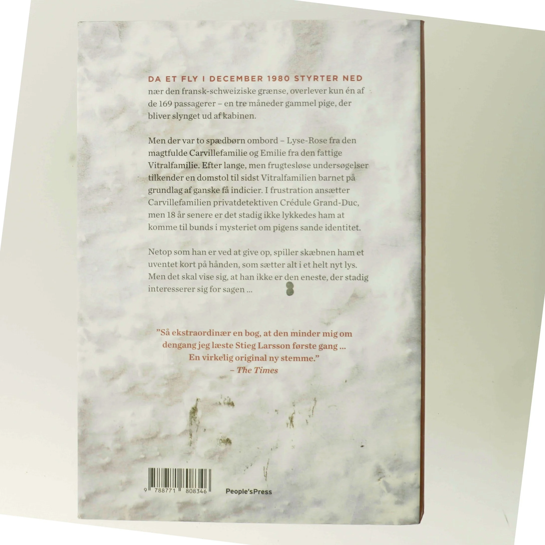 Pigen på flyet : krimi af Michel Bussi (f. 1965) (Bog)