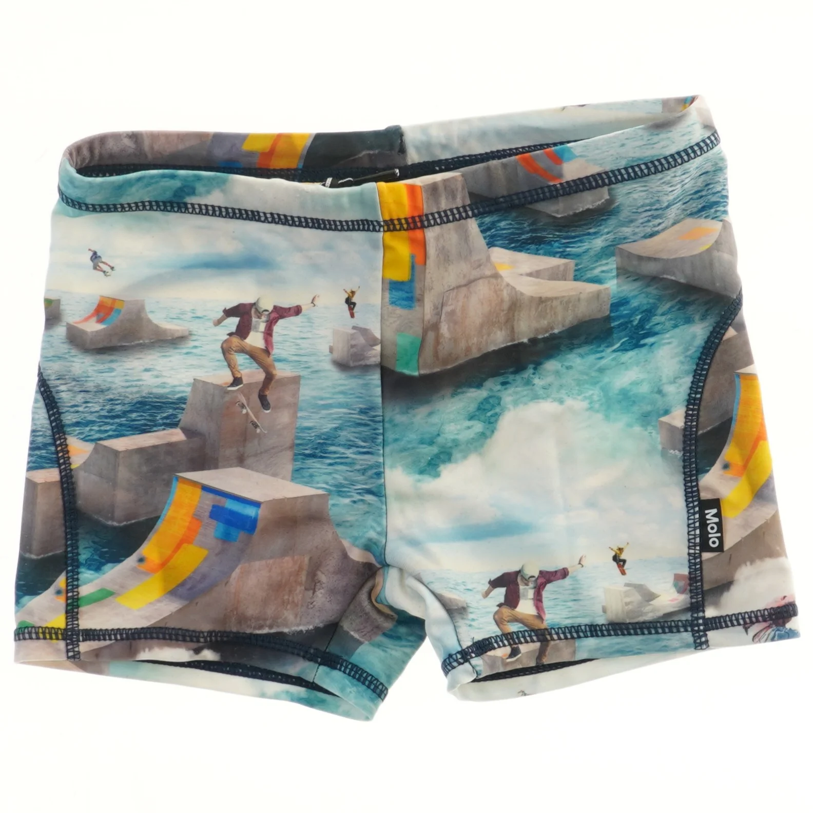 Badebukser med skateboard-motiv fra Molo (str. 122)