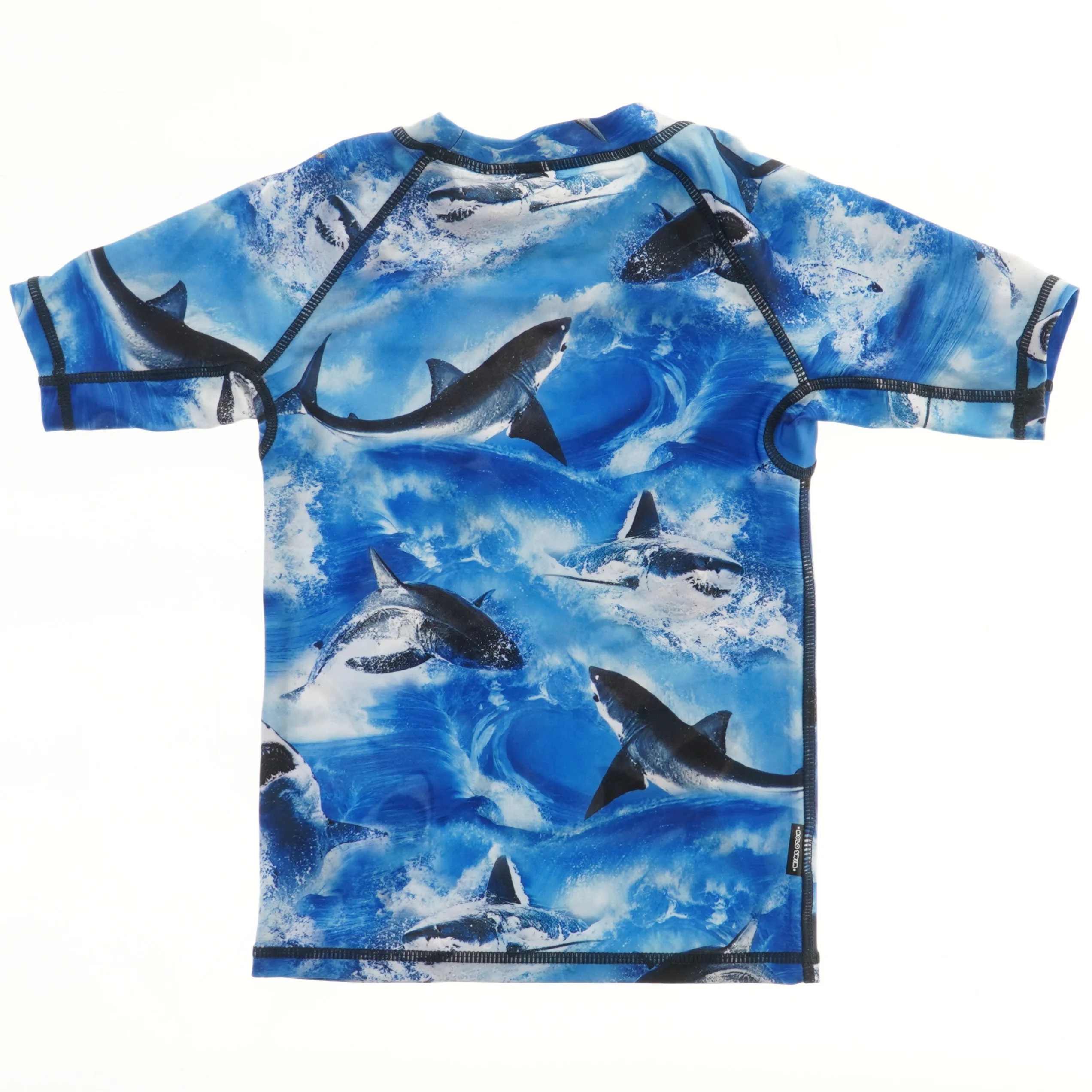 UV-bluse med hajmønster fra Molo (str. 110)