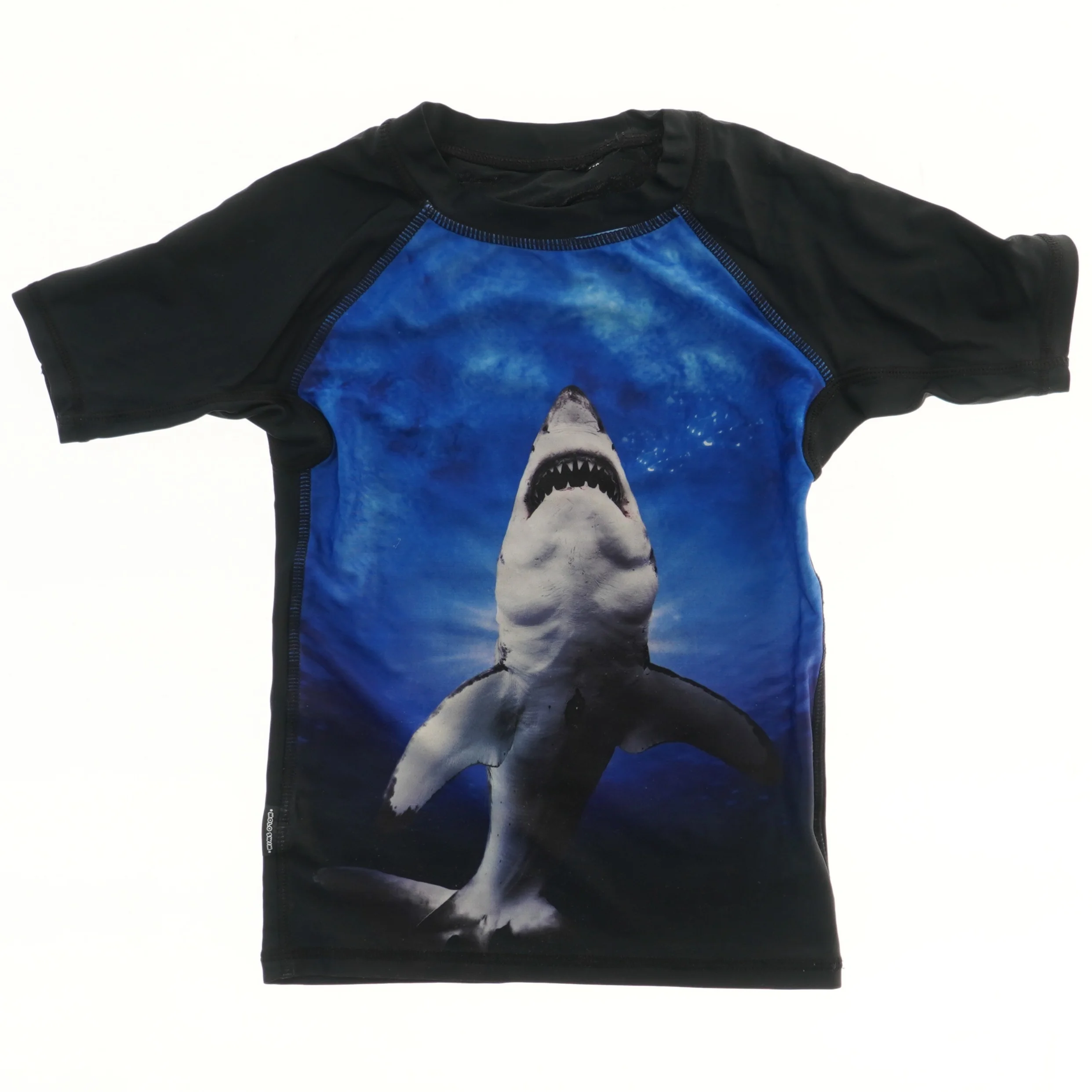 UV-bluse med hajmotiv fra Molo (str. 110)