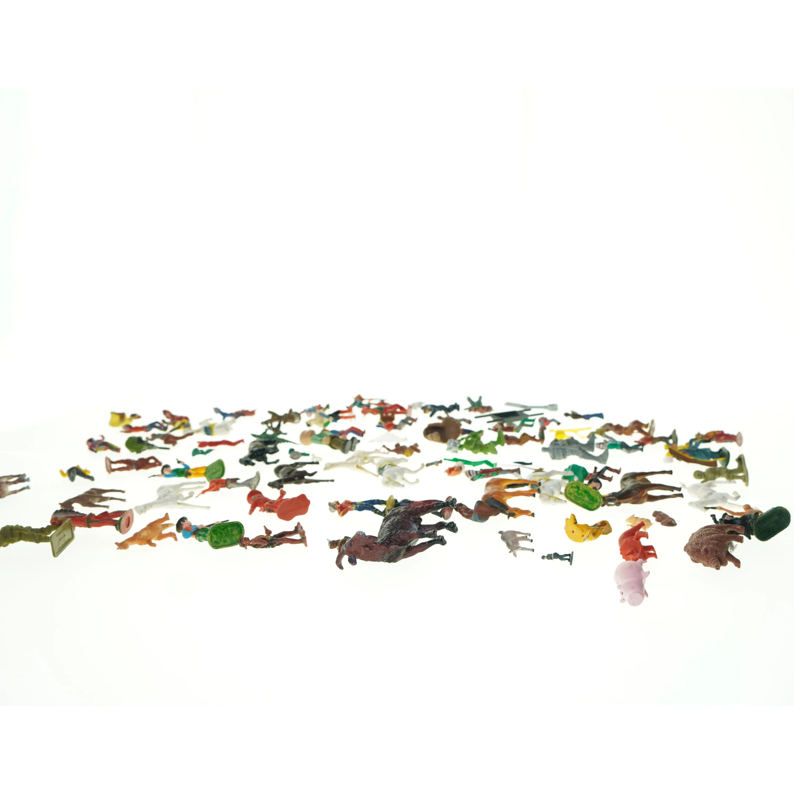 Blandede legetøjsfigurer (str. 7 cm)