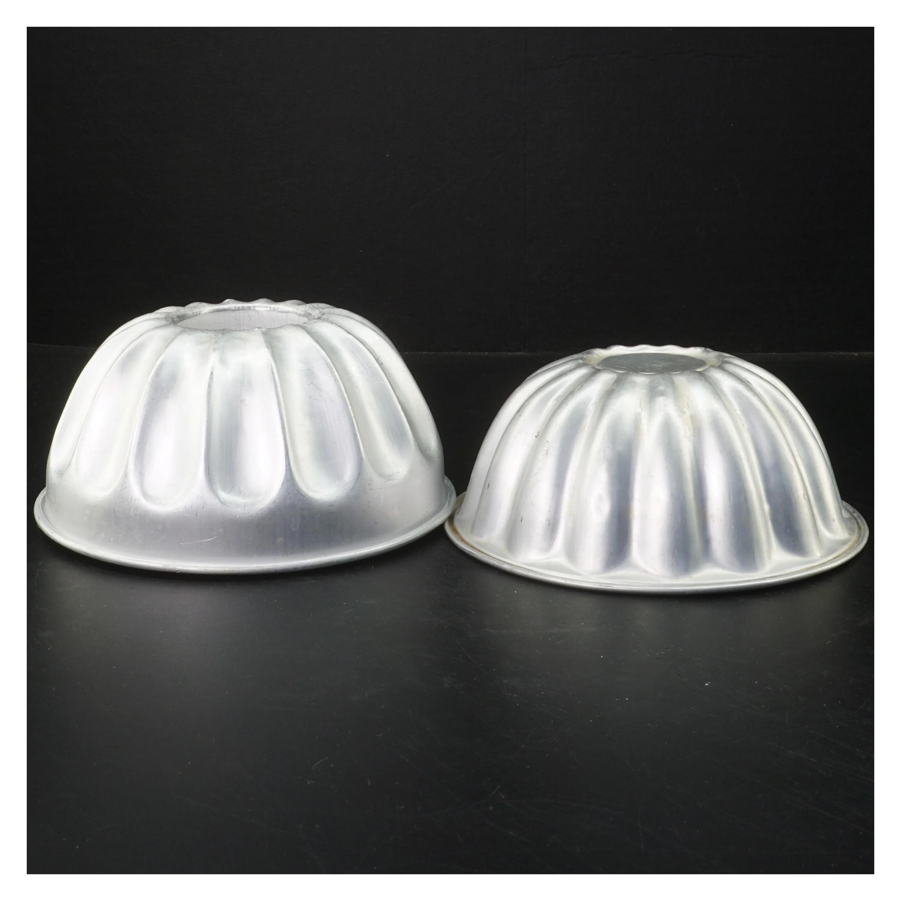 To vintage bagforme i aluminium (str. Ø 18 cm)