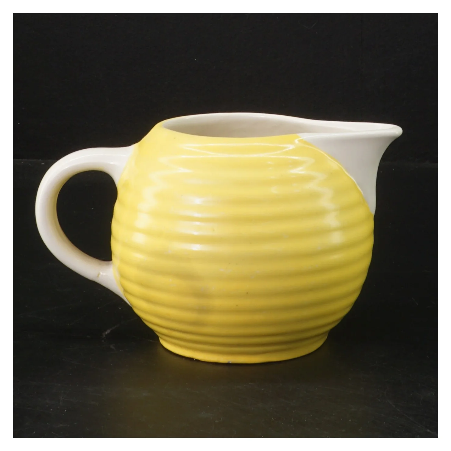 Gul keramik kande fra czechoslovakia (str. 9,5 cm)