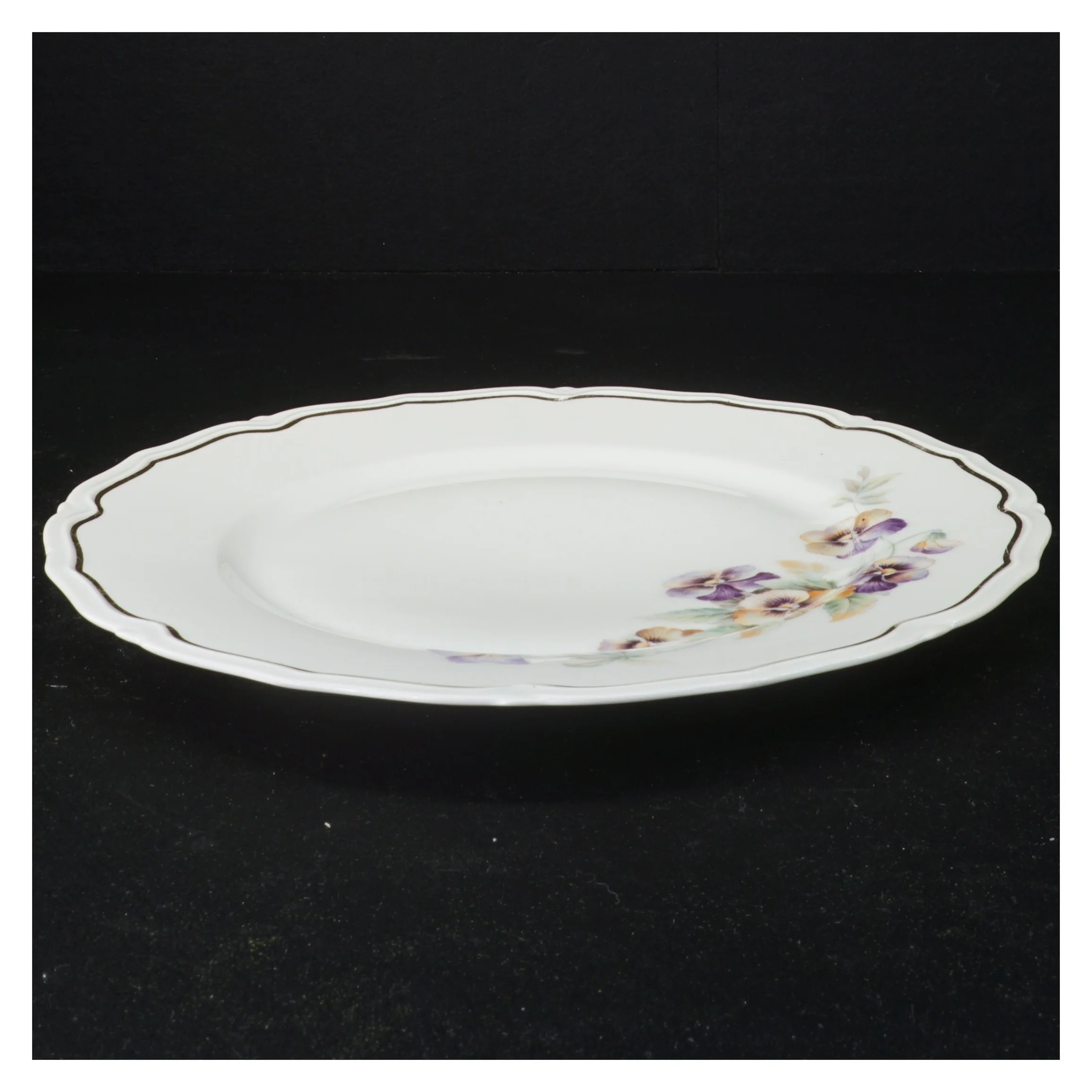 Porcelæns middags tallerkener med blomstermotiv fra Bavaria (str. Diameter 25 og en halv cm)