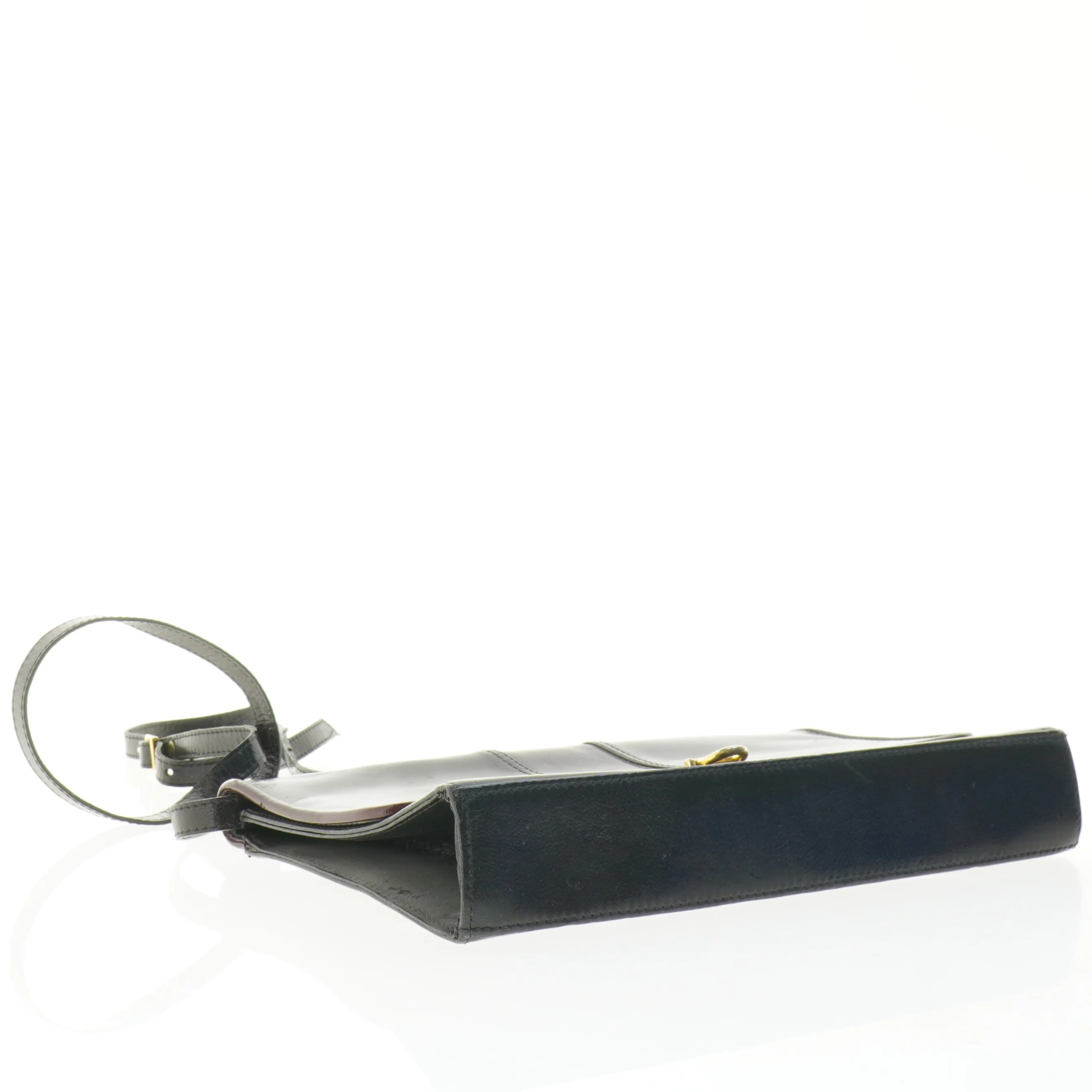 Flad sort skuldertaske fra Belsac (str. 27 x 16 x 5 cm)