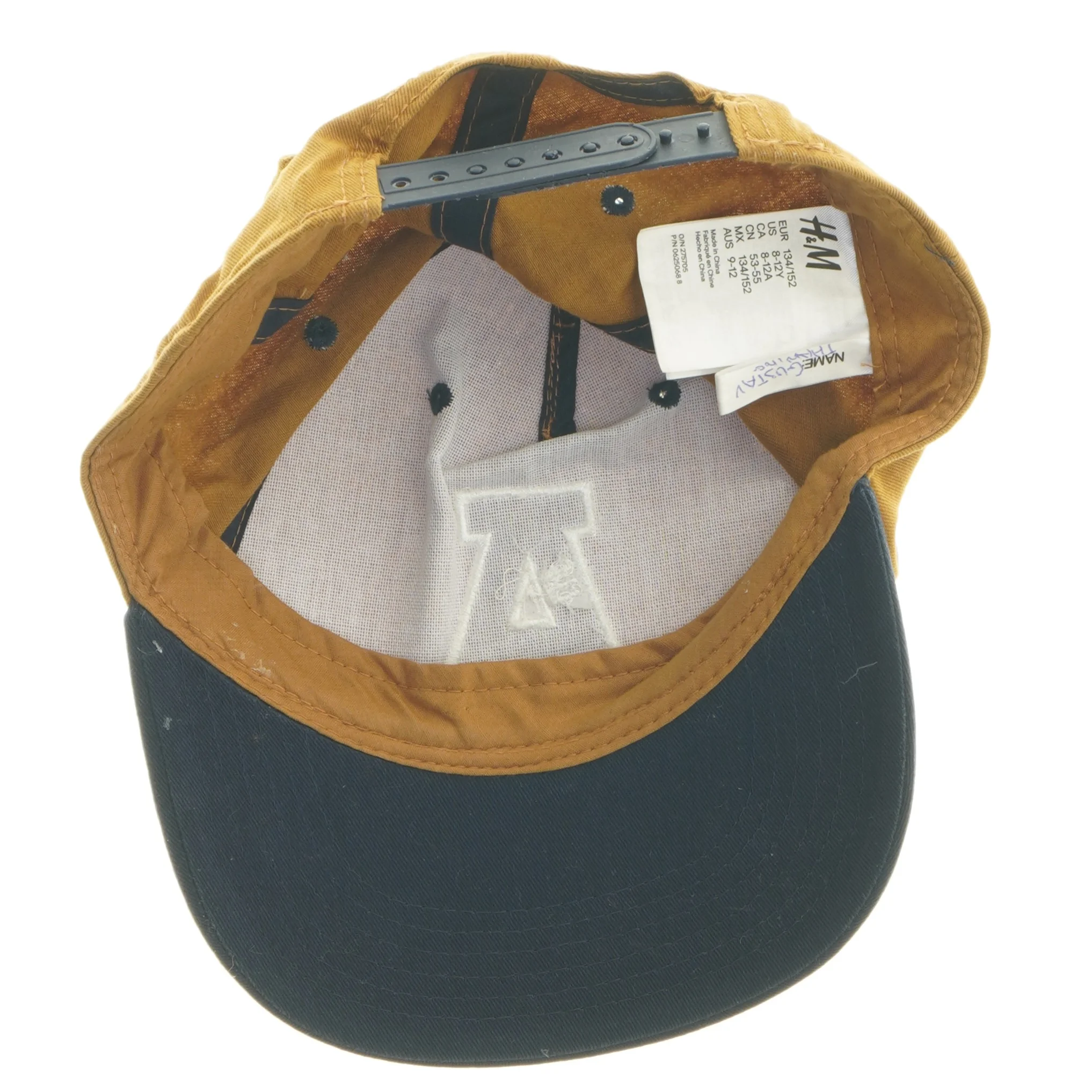 Baseballkasket med bogstav fra H&M (str. 152)