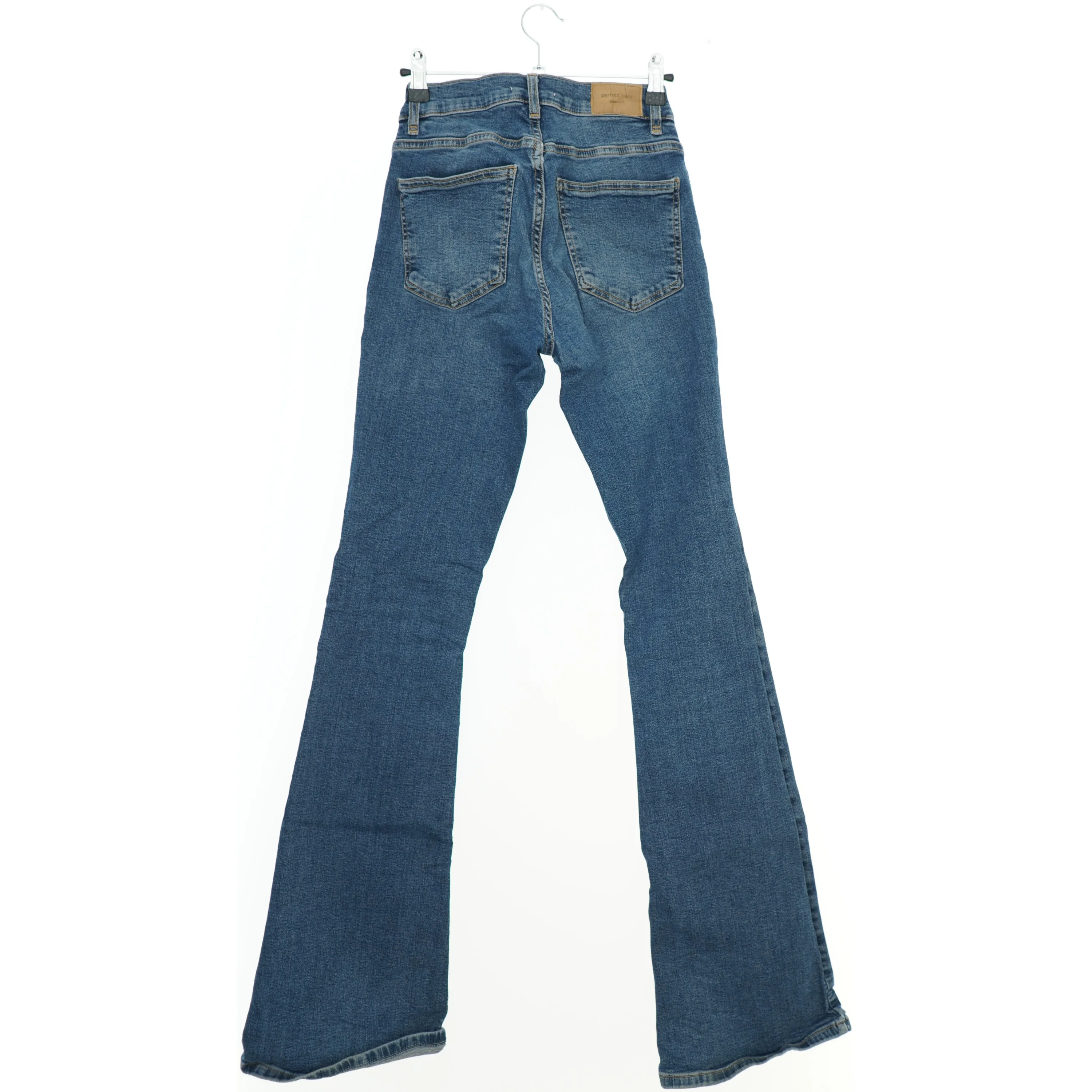 Jeans med svaj fra Gina Tricot (str. L)