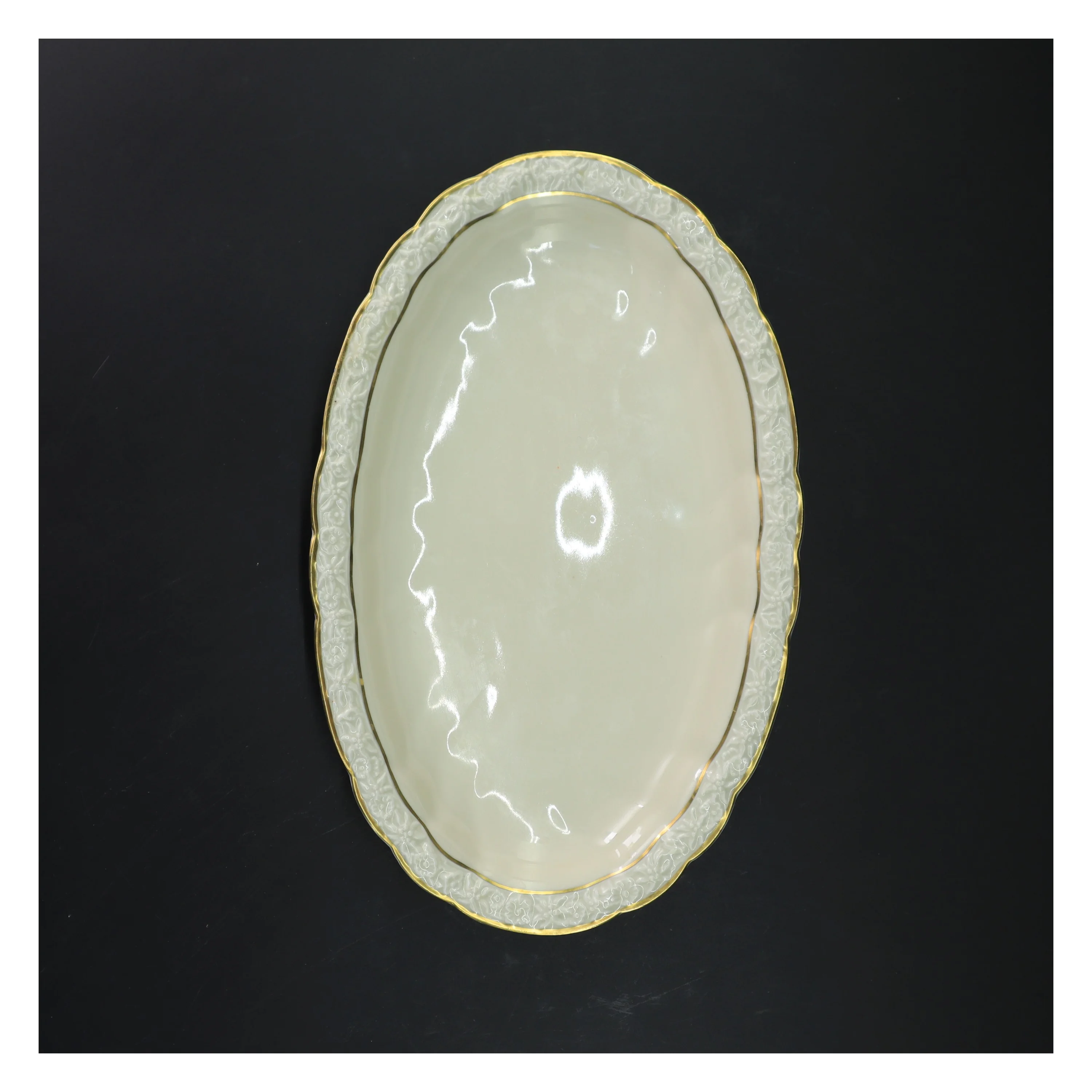 Porcelænsfad med guldkant fra Edelweiß (str. 28,5x18 cm)