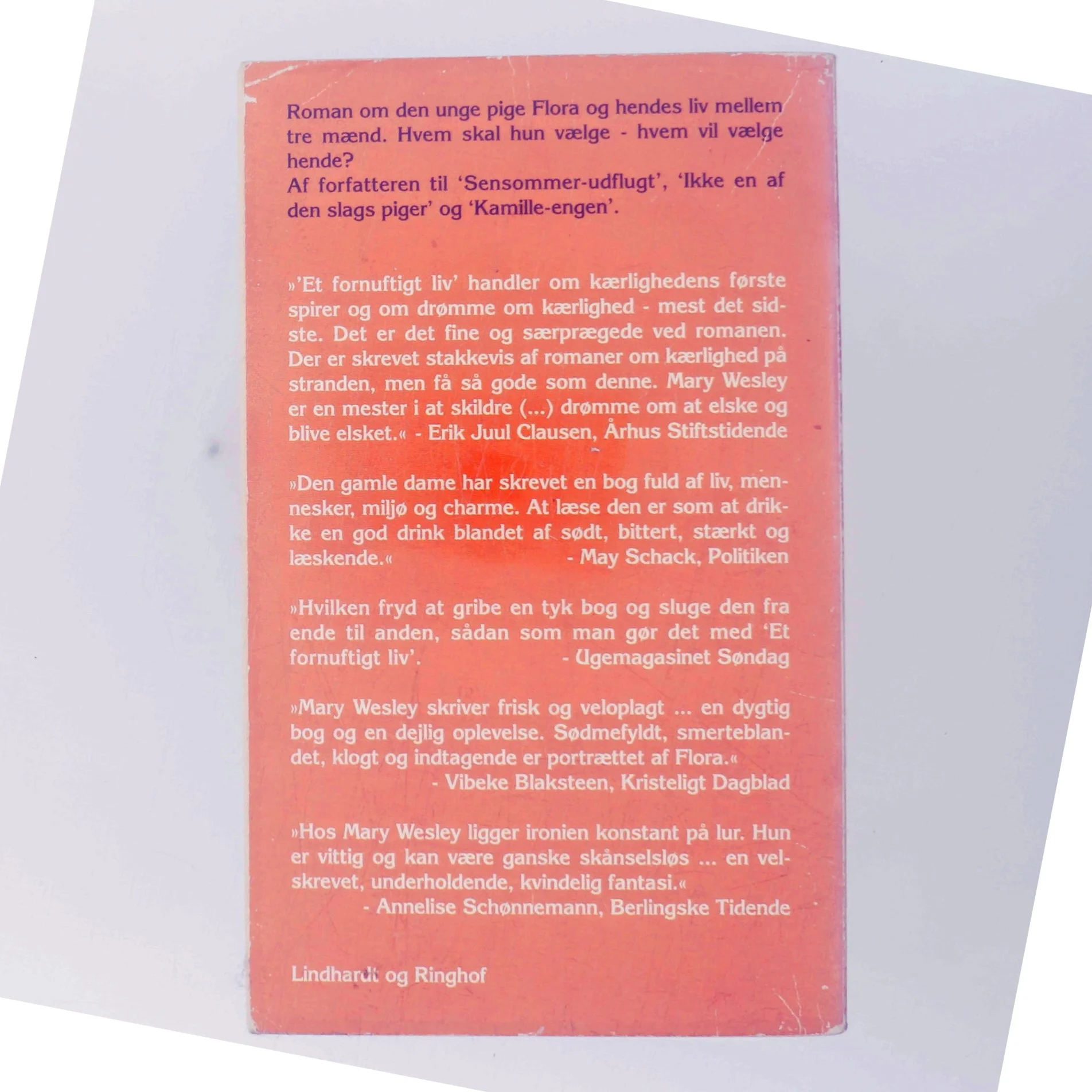 Et fornuftigt liv af Mary Wesley (Bog)