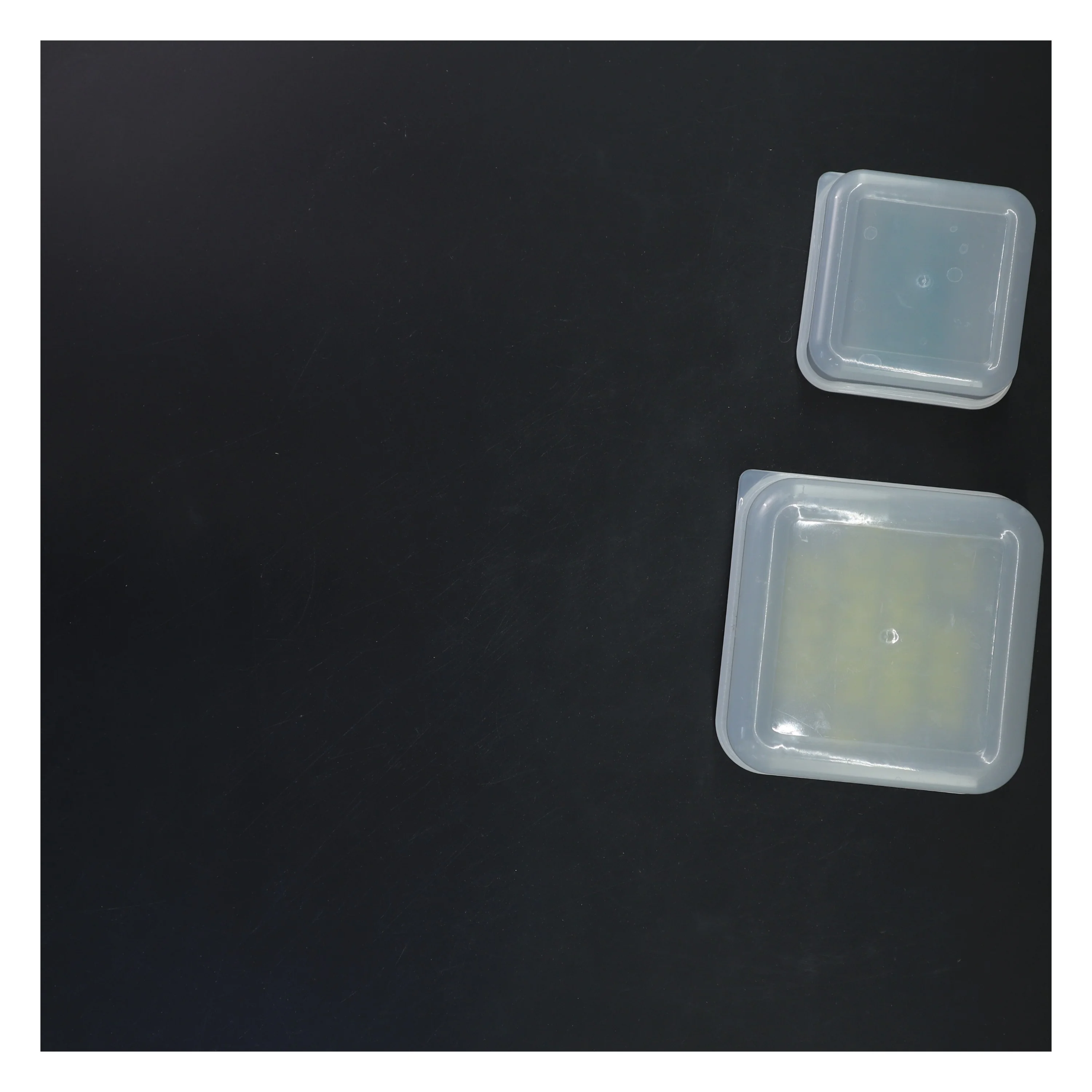 Sæt af plastik madkasser (str. 12x12x6 cm)