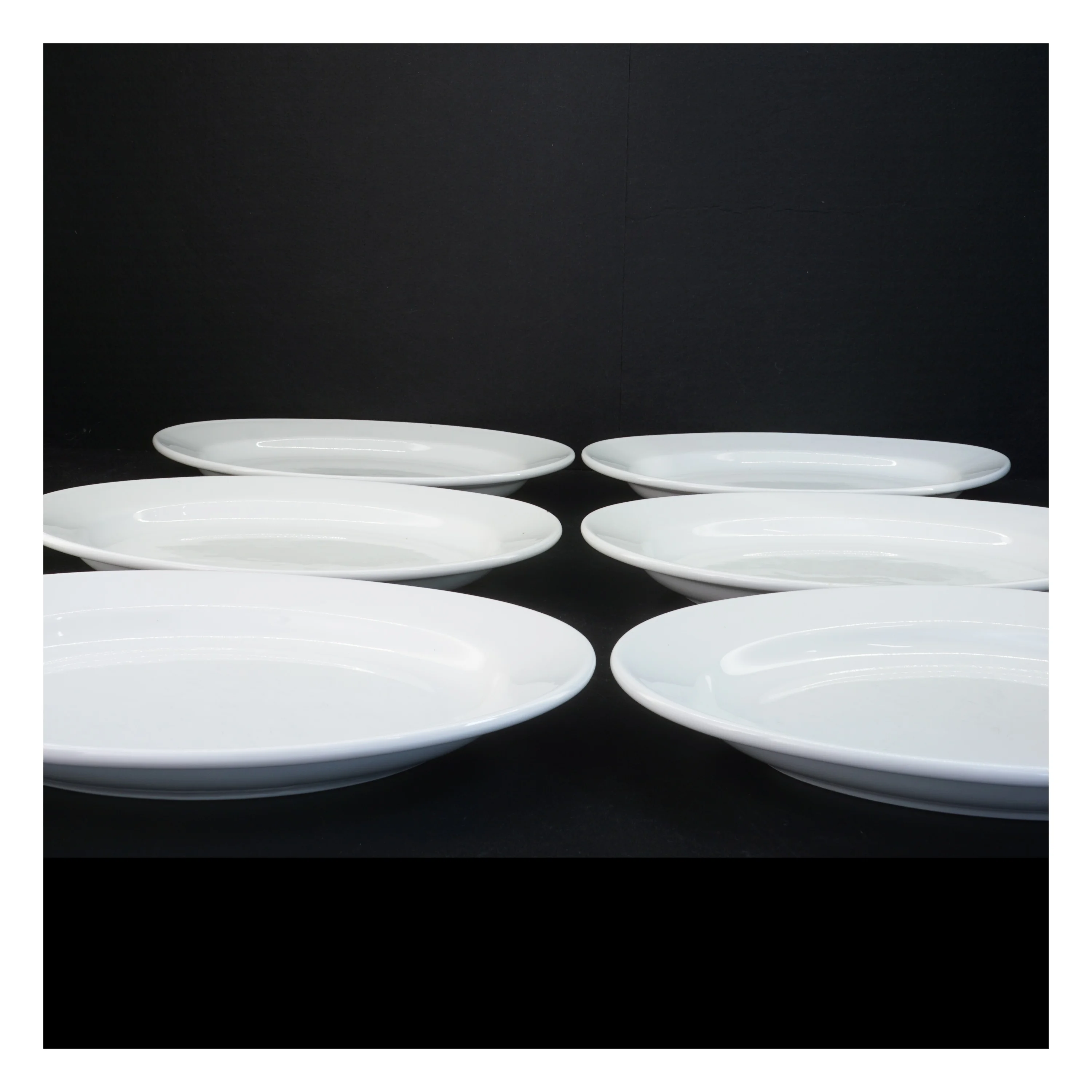 Hvide Porcelænsplatter fra Ilva Home Collection (str. 29 x 19,5 x 3,5 cm)