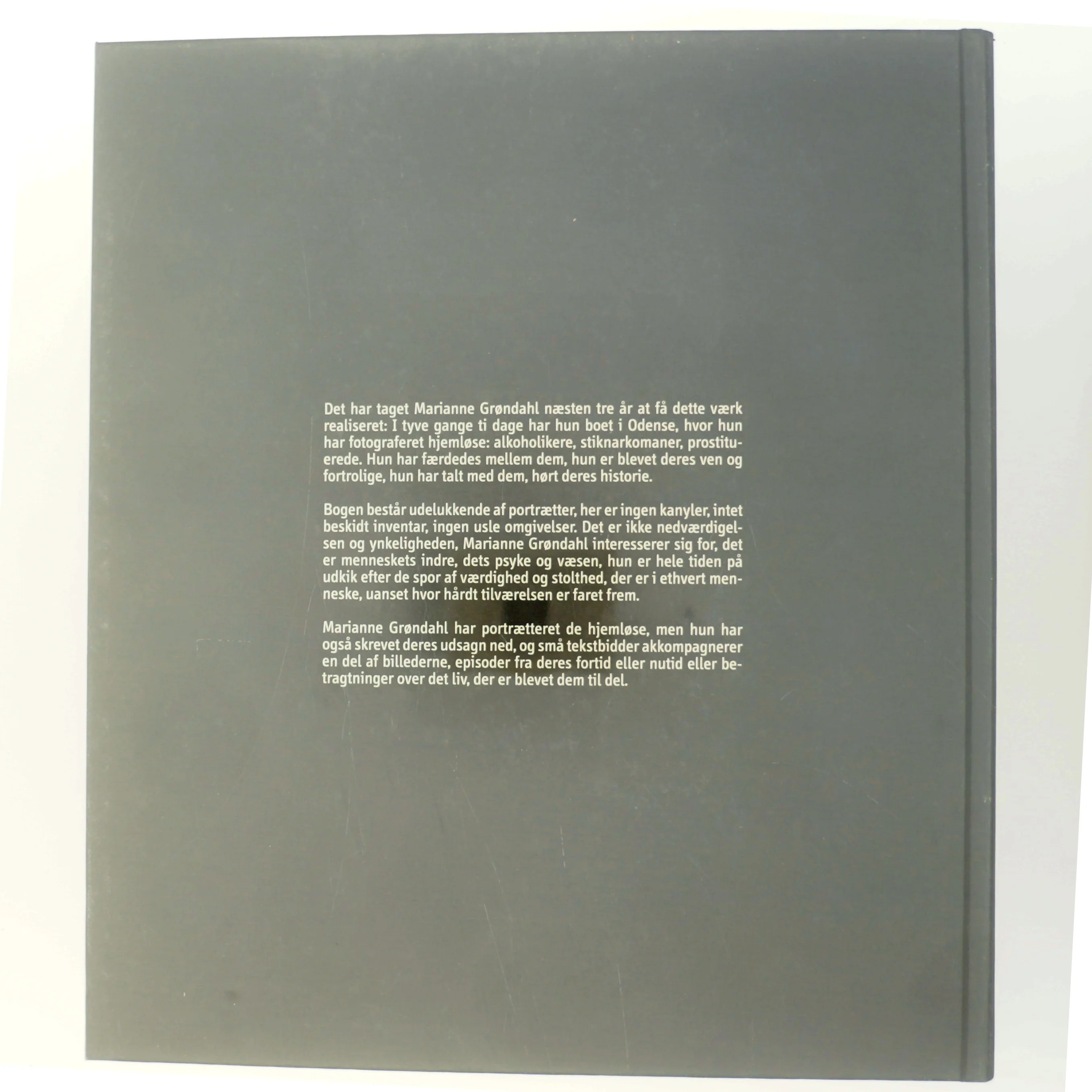 Fotobog 'Udstødt' af Marianne Grøndahl fra Gyldendal