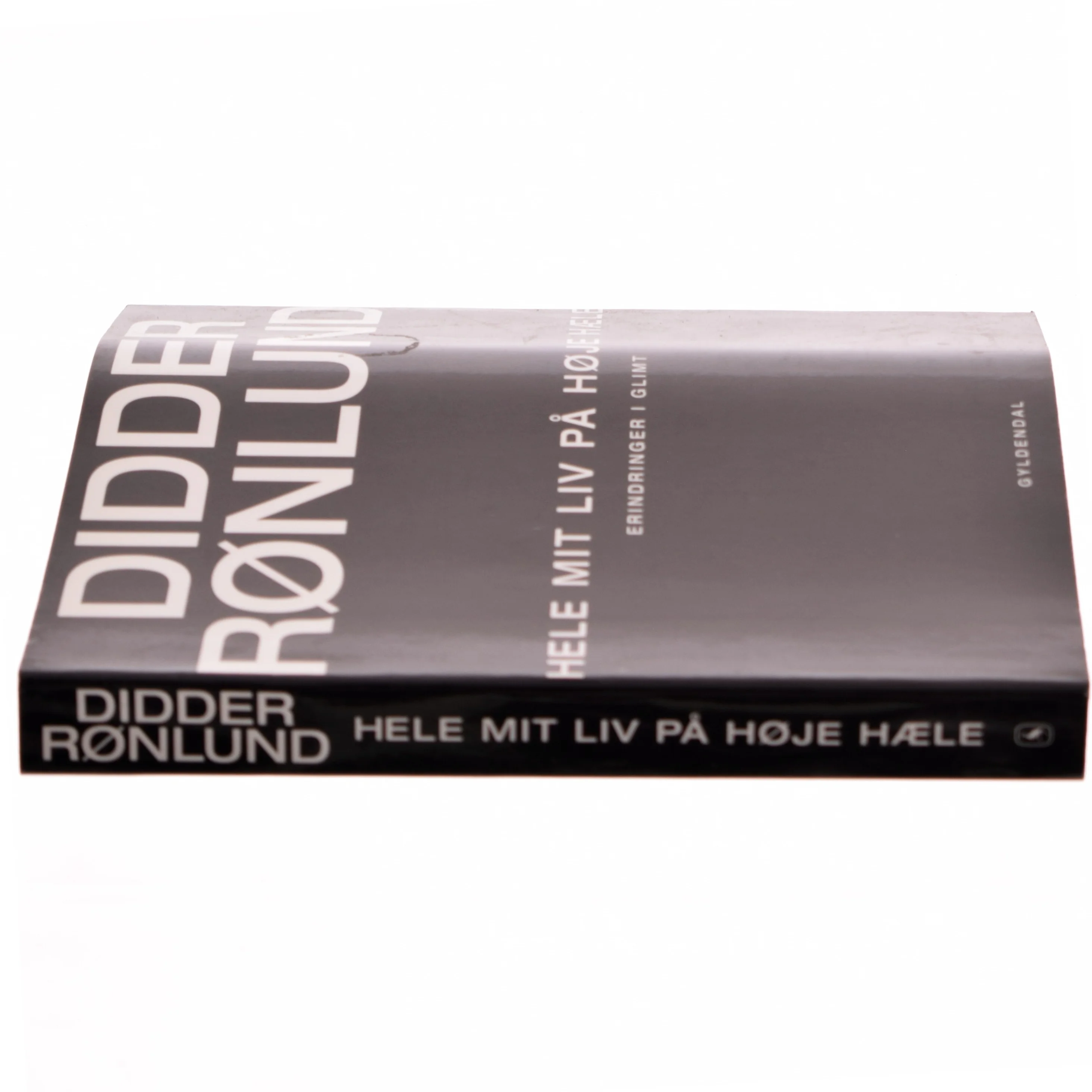 Hele mit liv på høje hæle : erindringer i glimt af Didder Rønlund (Bog)