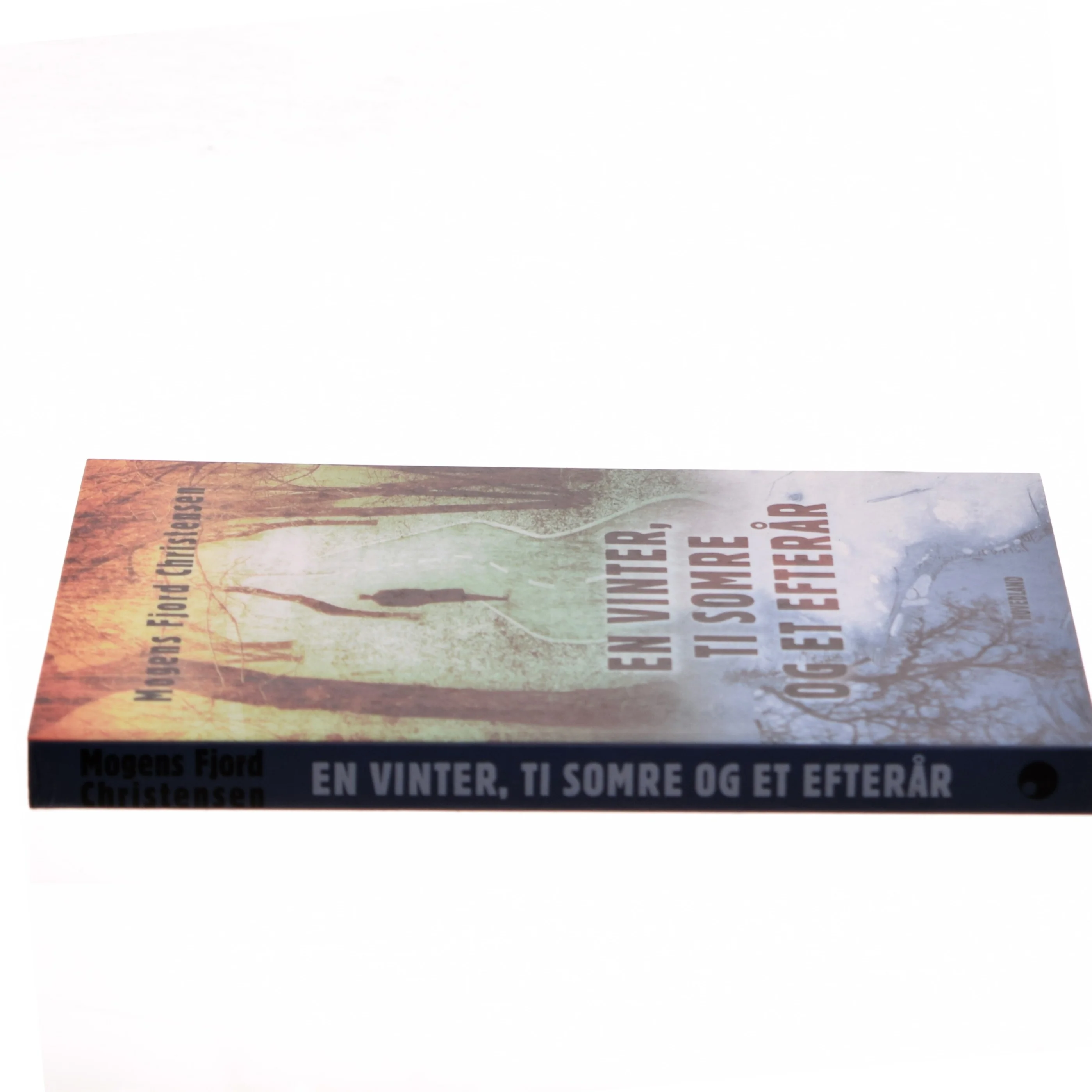 En vinter, ti somre og et efterår : roman af Mogens Fjord Christensen (Bog)