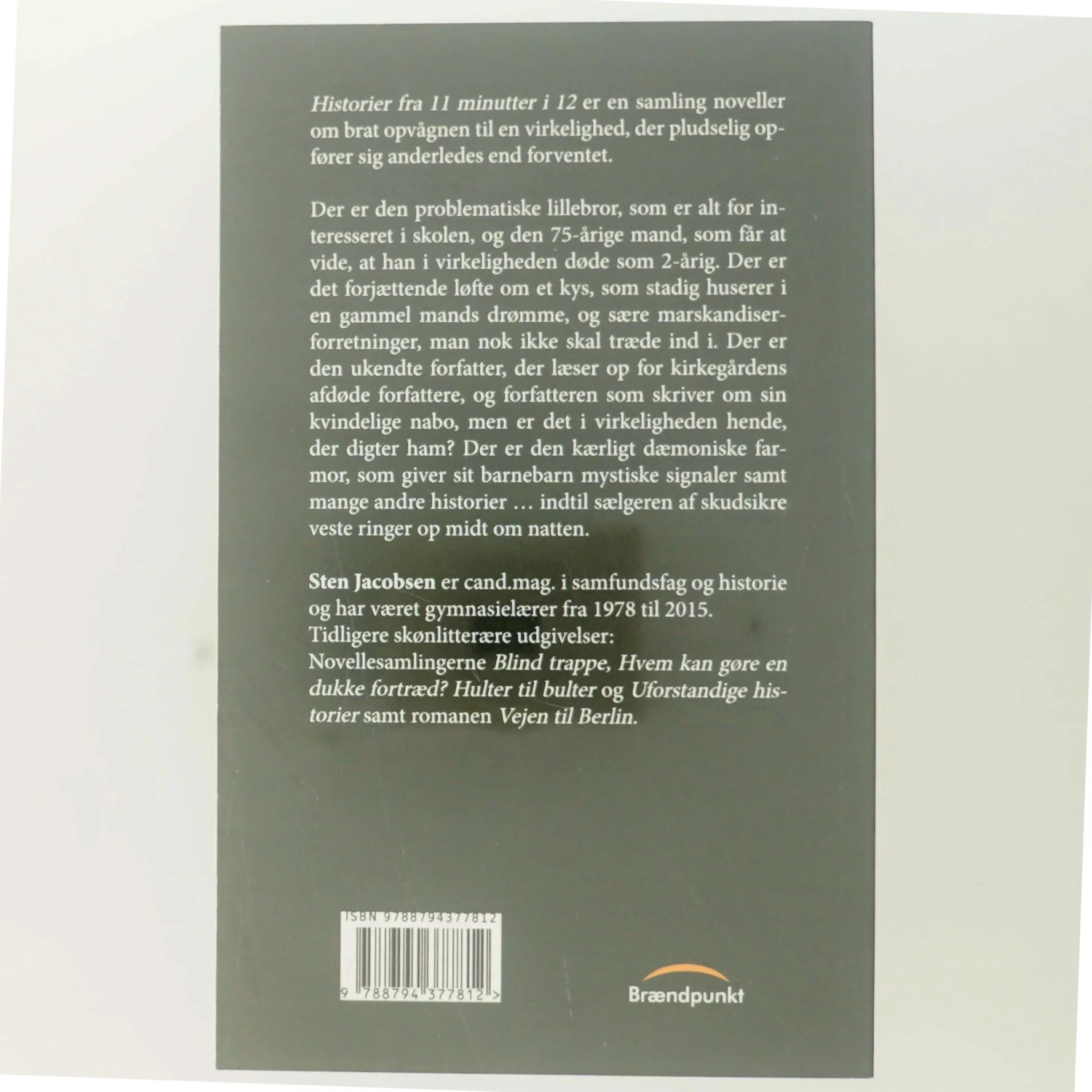 Historier fra 11 minutter i 12 : noveller af Sten Jacobsen (f. 1947) (Bog)