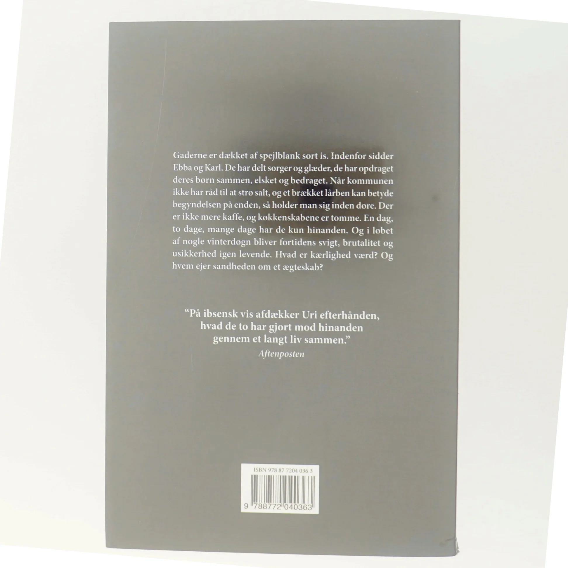 Sort is af Helene Uri (Bog)