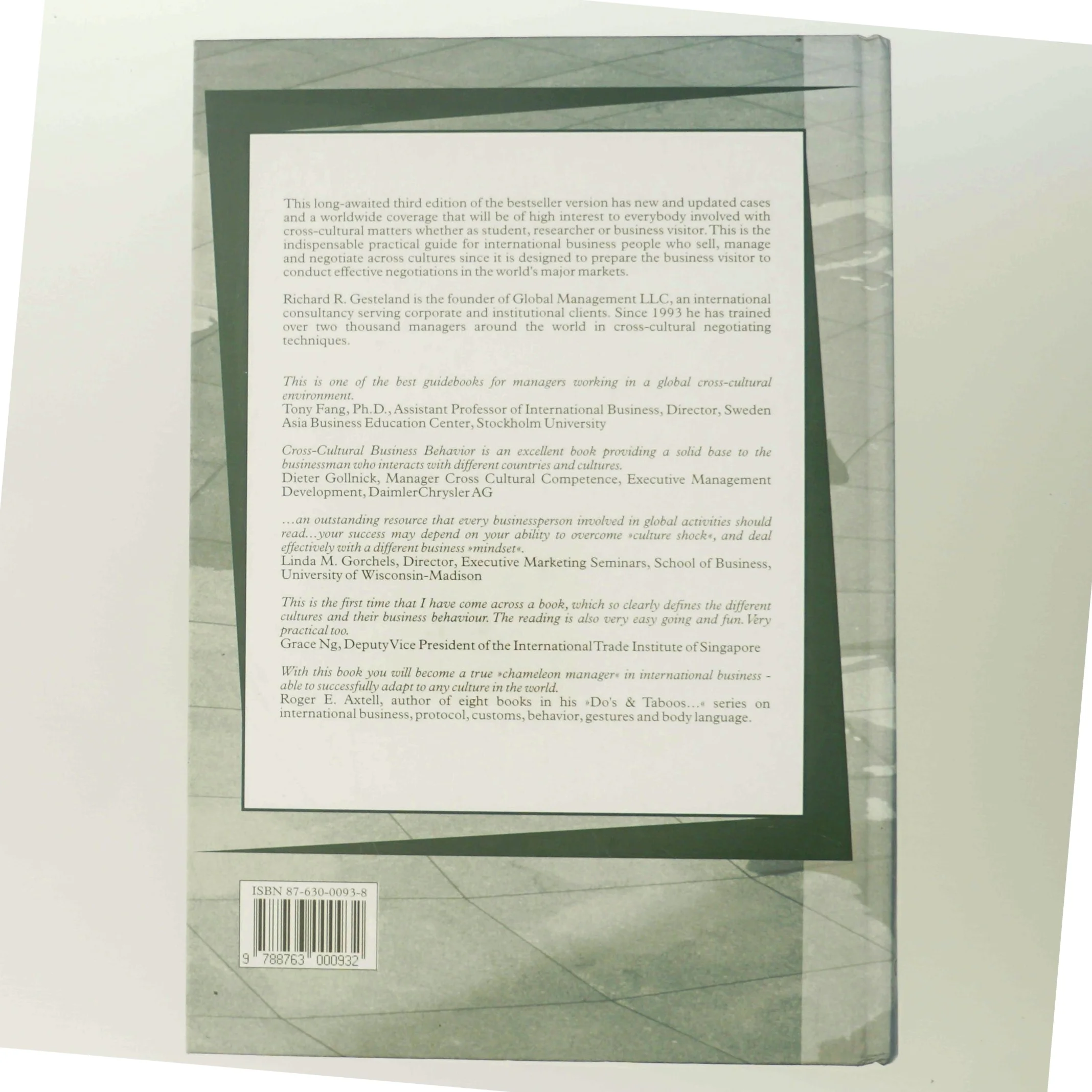 Cross-cultural business behavior : marketing, negotiating, sourcing and managing across cultures af Richard R. Gesteland (Bog)