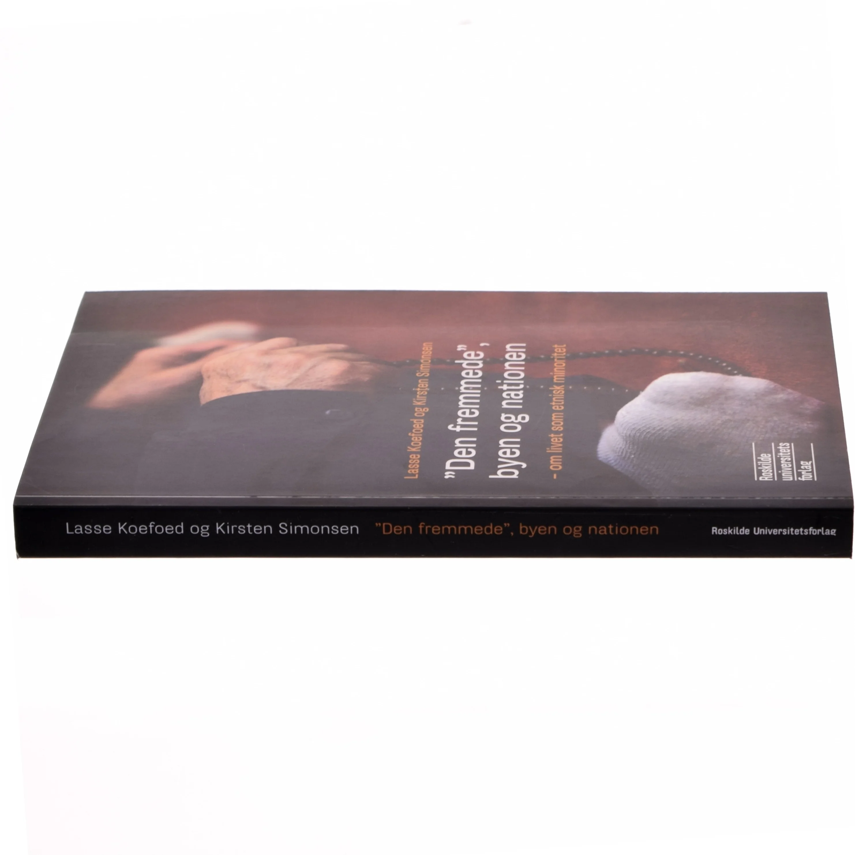 "Den fremmede", byen og nationen : om livet som etnisk minoritet af Lasse Koefoed (Bog)