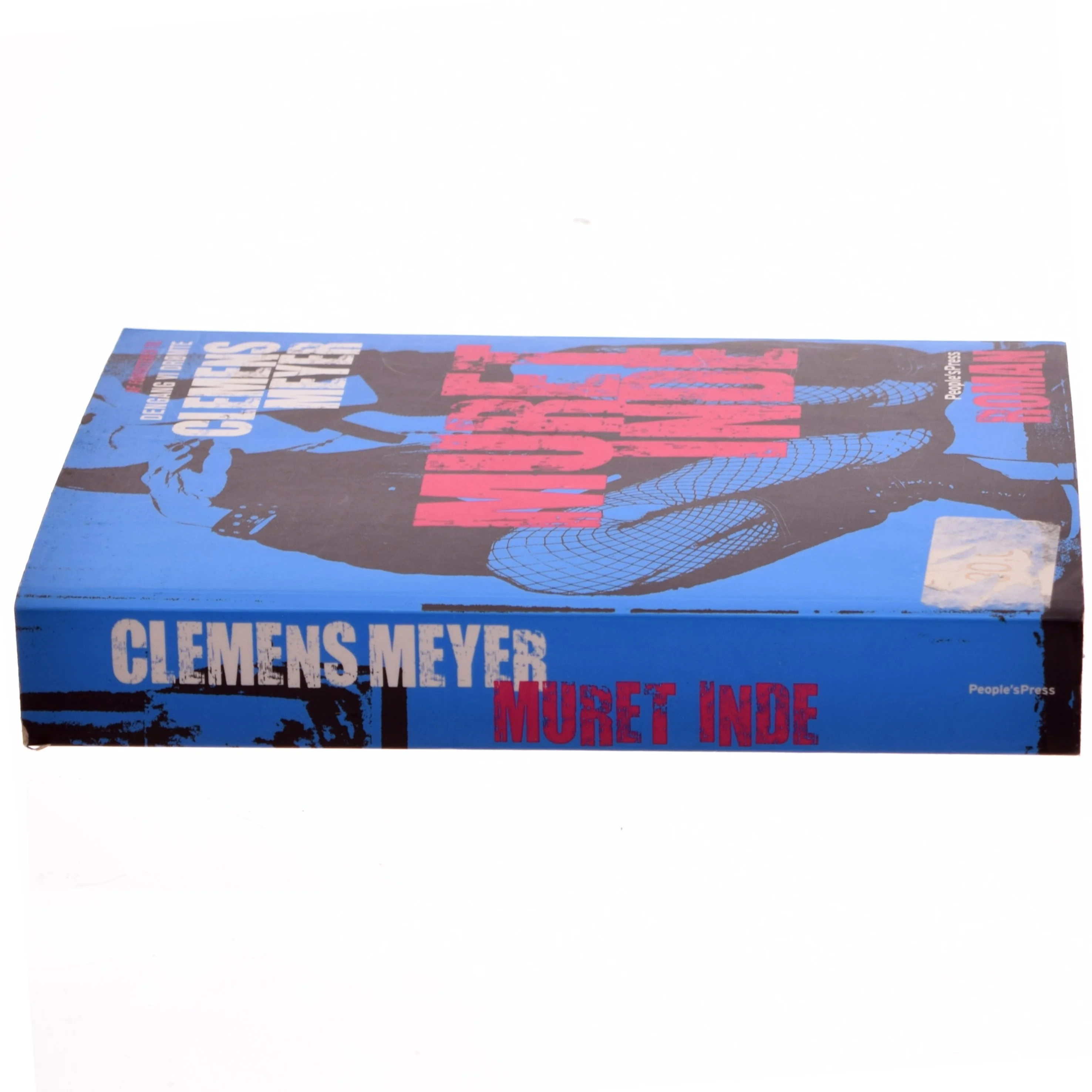 Muret inde : roman af Clemens Meyer (f. 1977) (Bog)