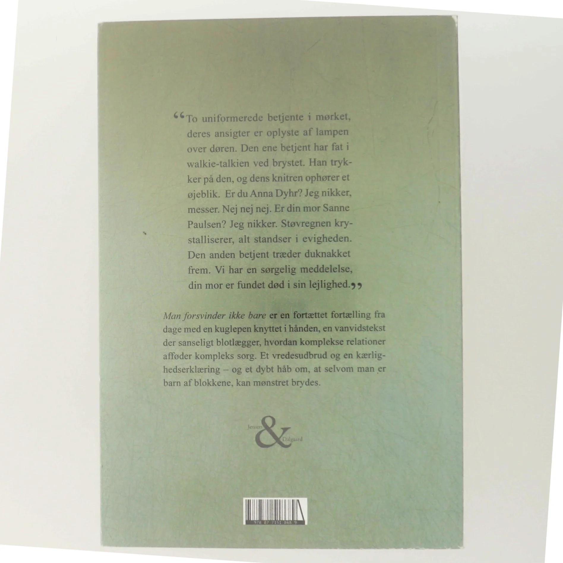 Man forsvinder ikke bare : dagbogsroman af Anna Dyhr (Bog)