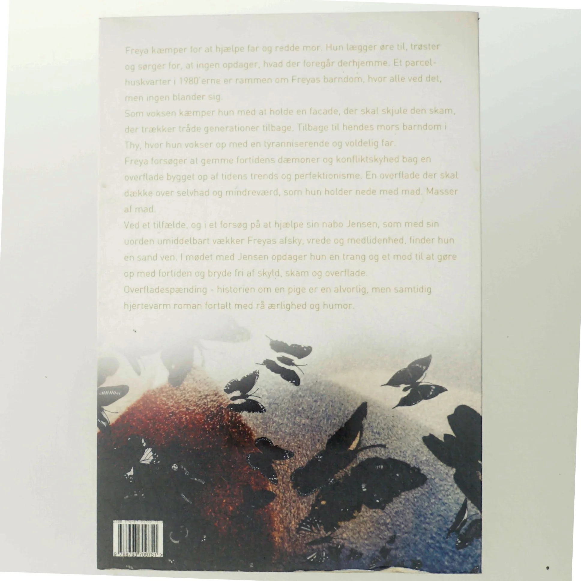 Overfladespænding : historien om en pige : roman af Charlotte Overbeck (f. 1966) (Bog)