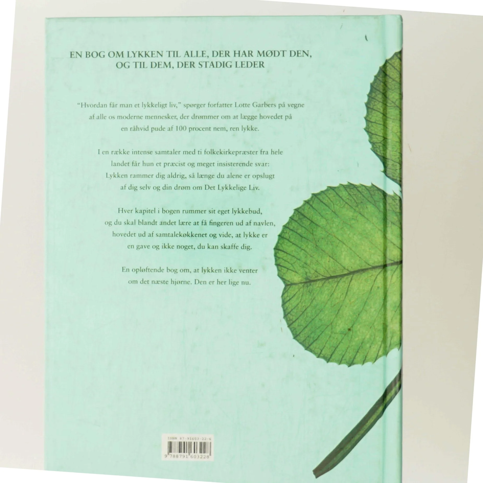 Vær her nu : hvad præster ved om lykke af Lotte Garbers (Bog)