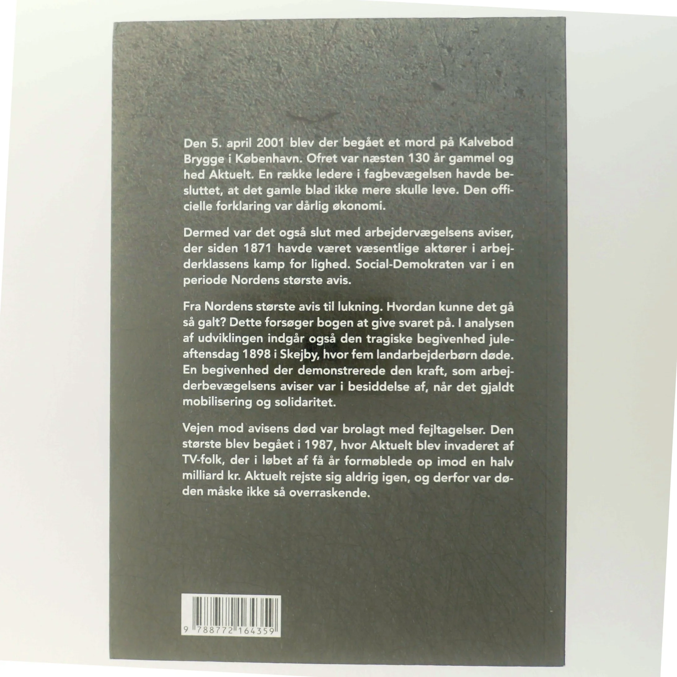 Mordet på Kalvebod Brygge : den socialdemokratiske presses liv og død af Freddie Kristiansen (f. 1947) (Bog)