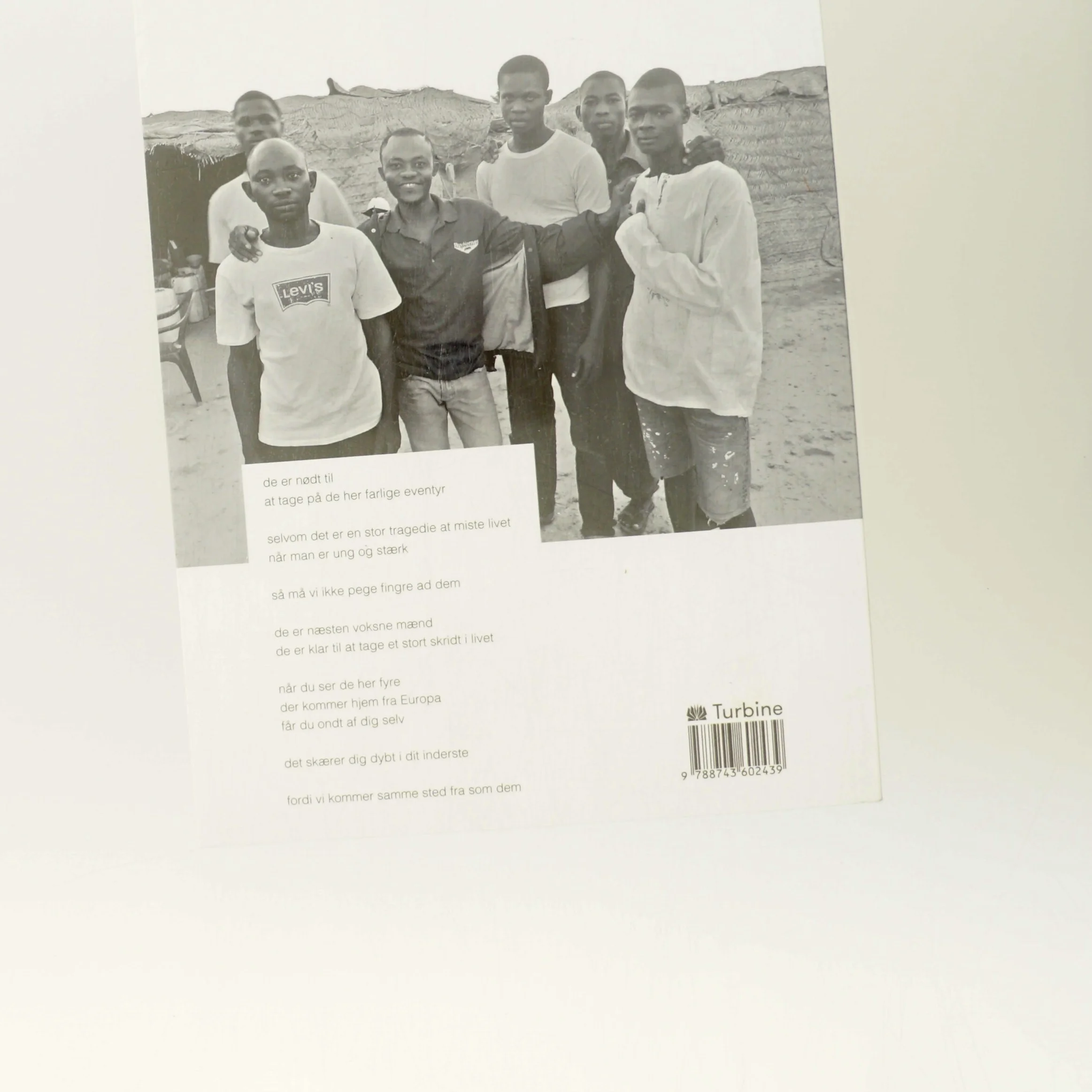 Vores liv ryster : dokudigte af Hans Lucht (Bog)