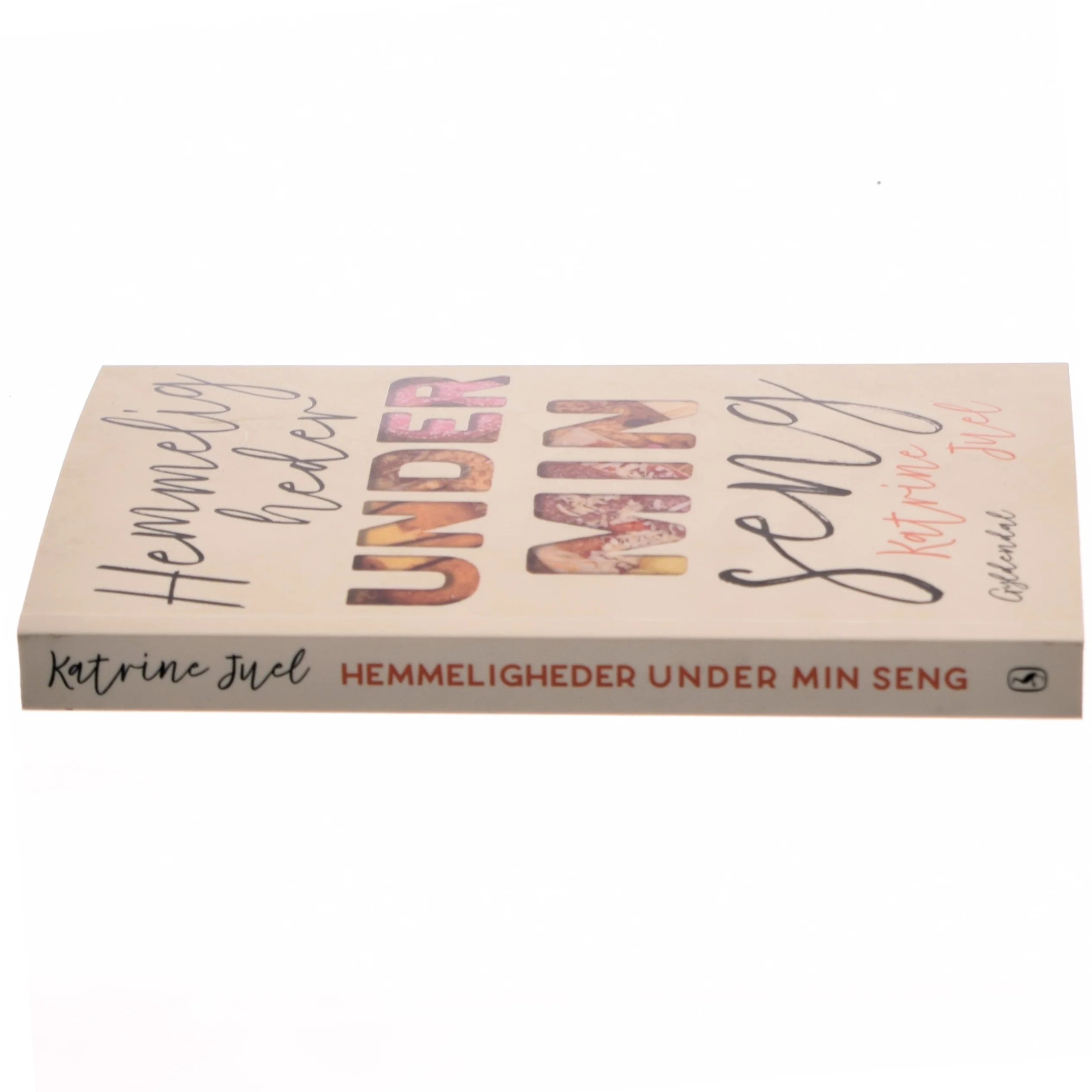 Hemmeligheder under min seng af Katrine Juel (f. 1991) (Bog)