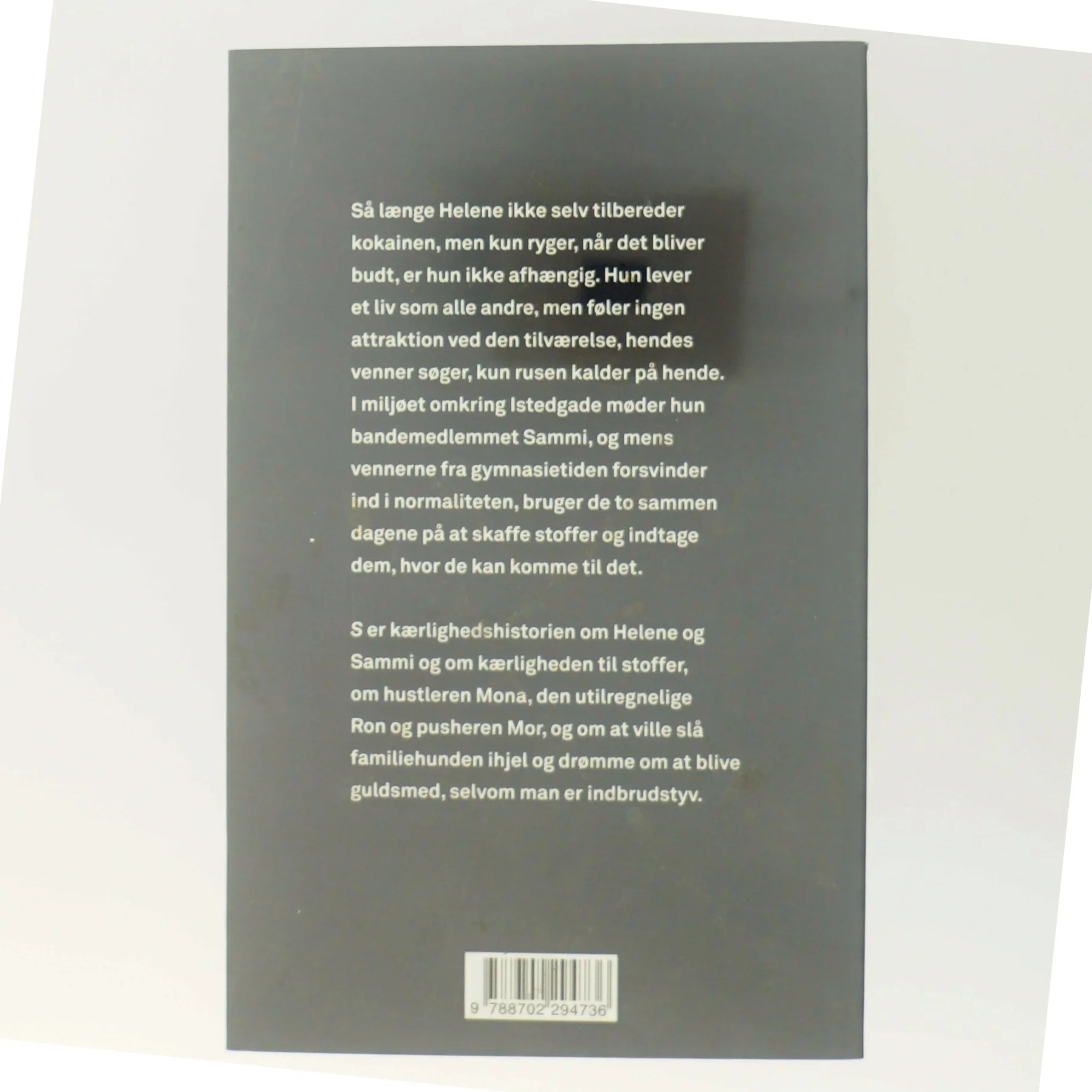 S : roman af Simone Mørch Stjer (f. 1986) (Bog)