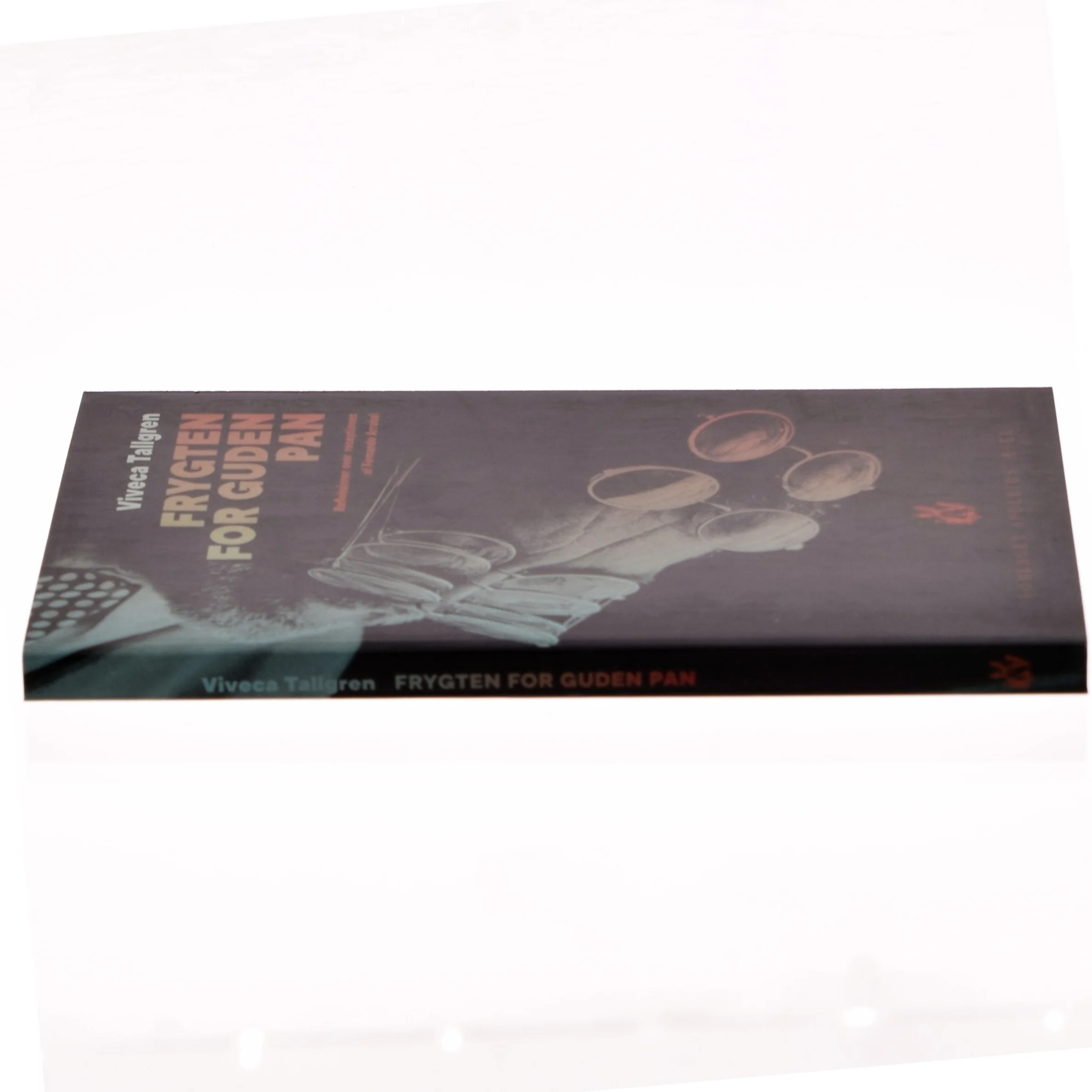 Frygten for guden Pan : refleksioner over receptionen af Fernando Arrabal af Viveca Tallgren (Bog)