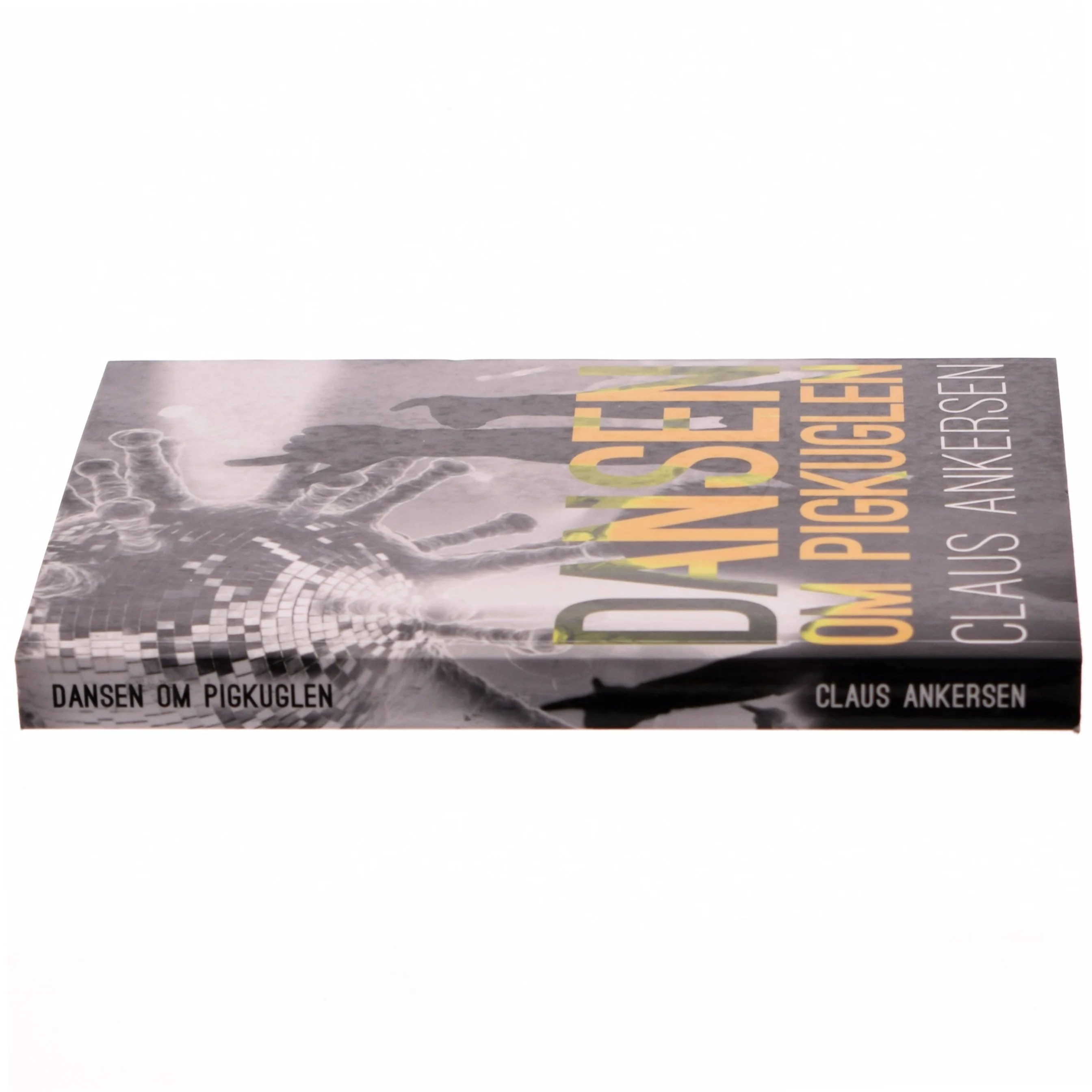 Dansen om pigkuglen : digte fra det covidcæne af Claus Ankersen (Bog)