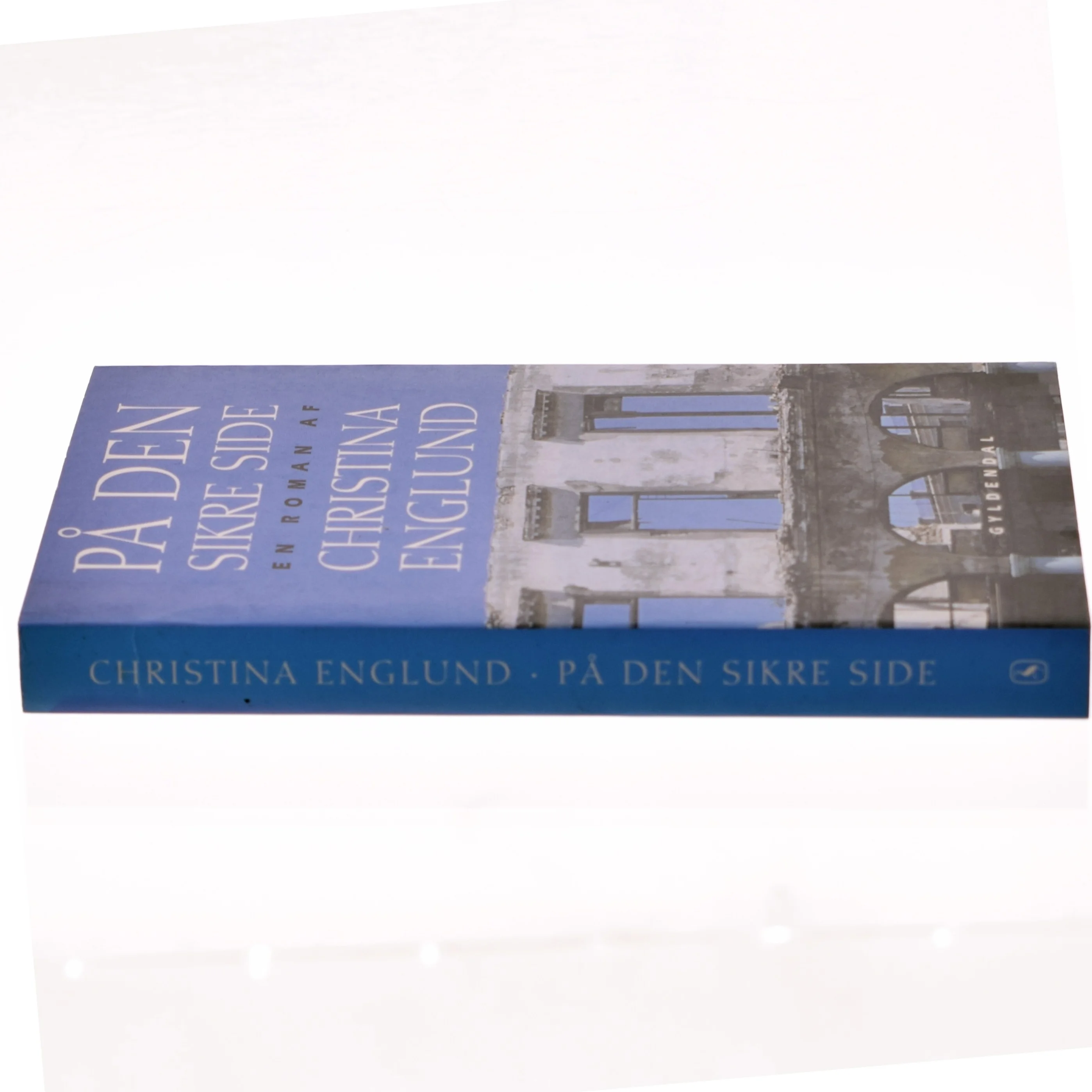 På den sikre side : roman af Christina Englund (Bog)